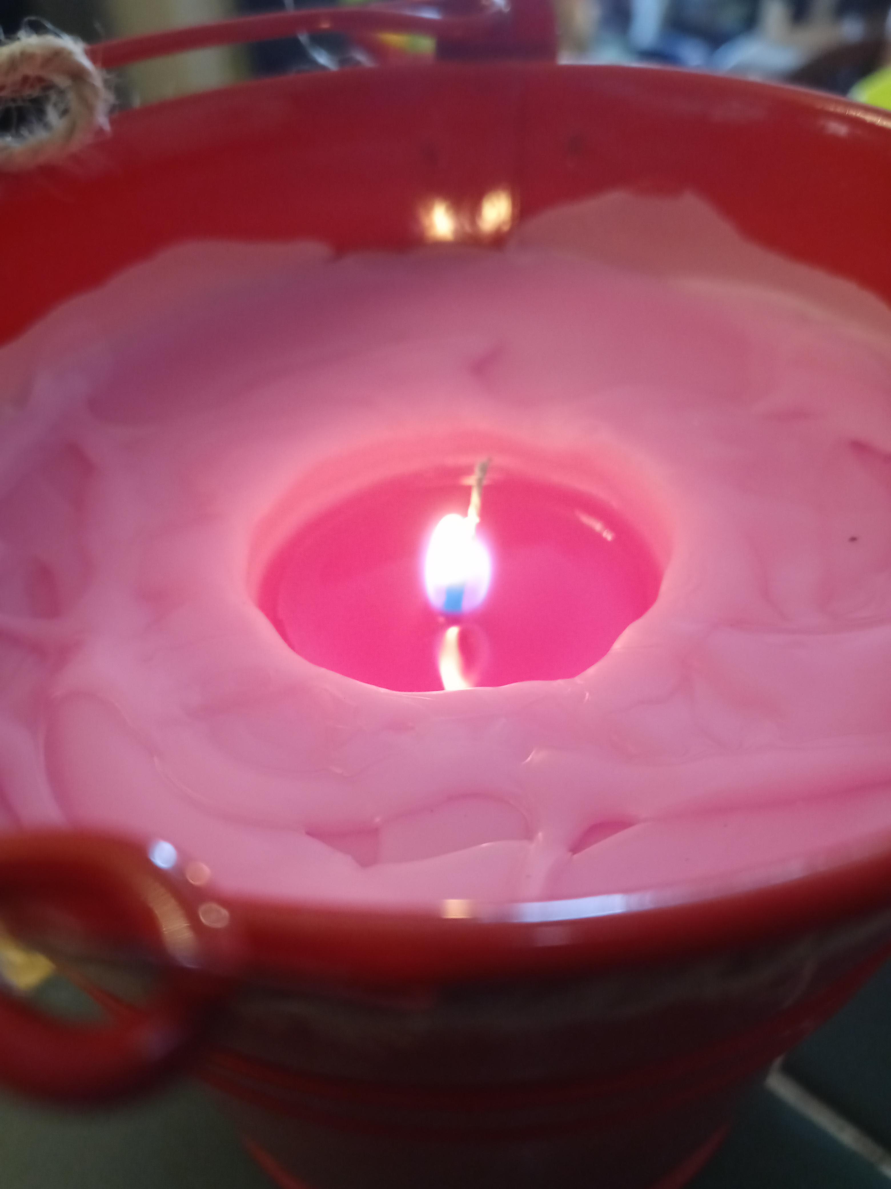 Flame drowning in wax? r/candlemaking