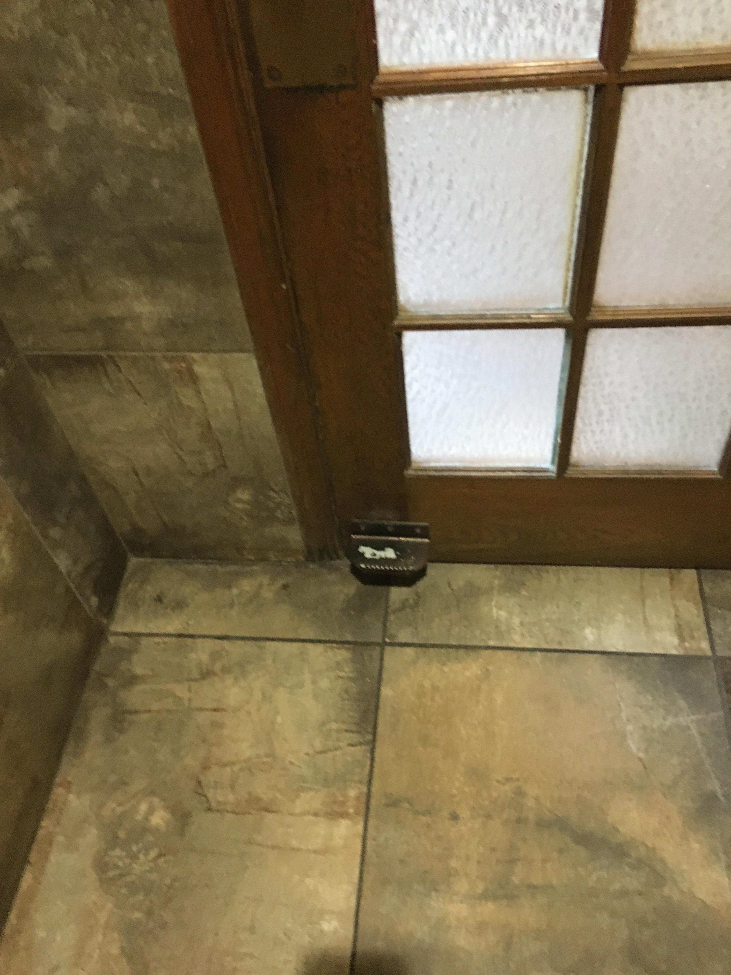 This bathroom door has a foot handle r/antiassholedesign