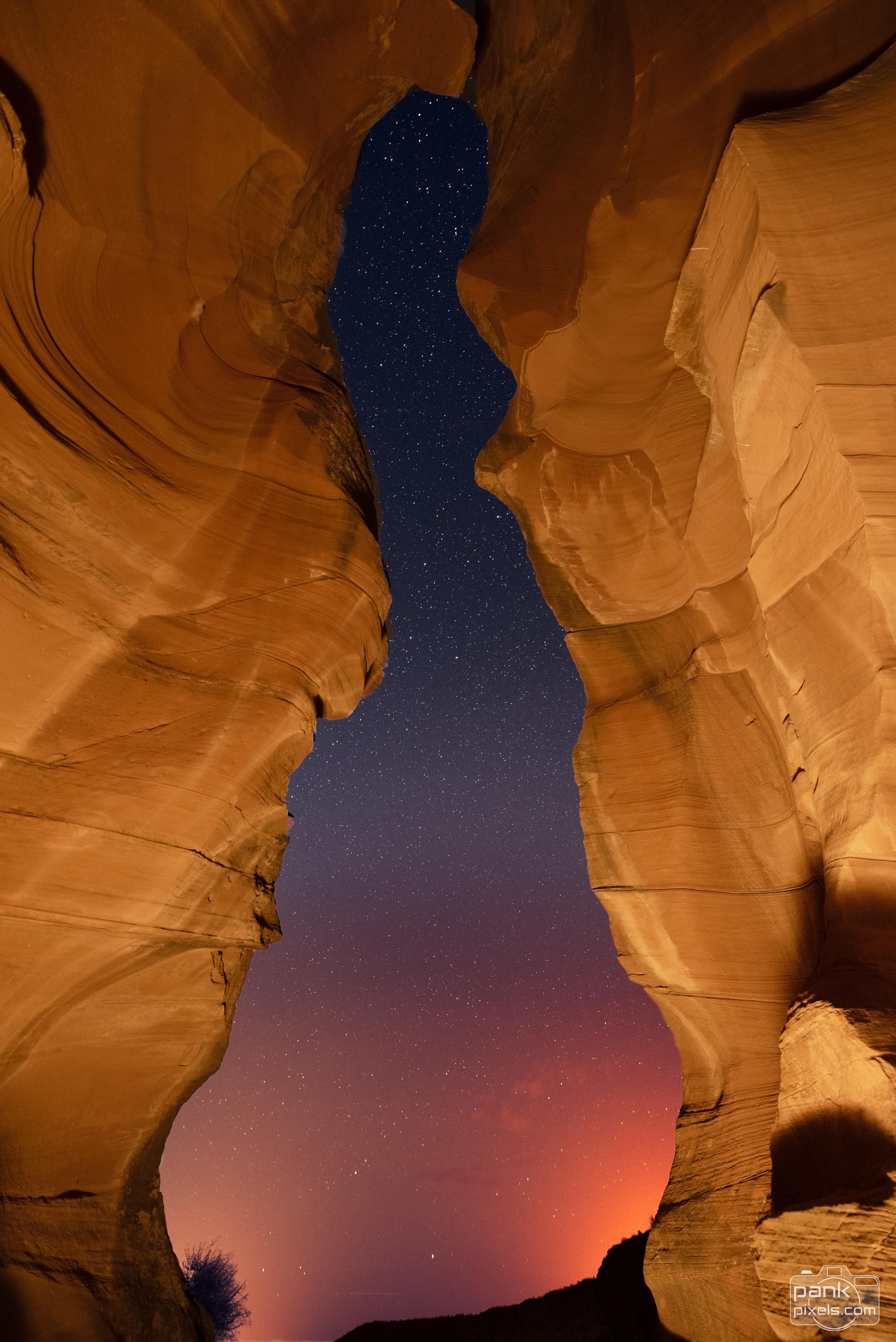 The lady with starry dress, Antelope Canyon [OC] [3000x2003