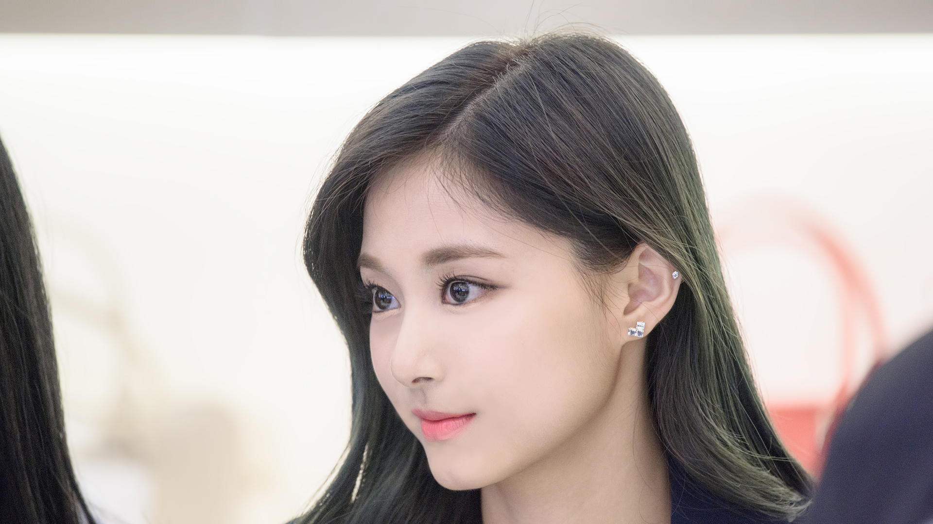 Tzuyu's eyes 👀 twice