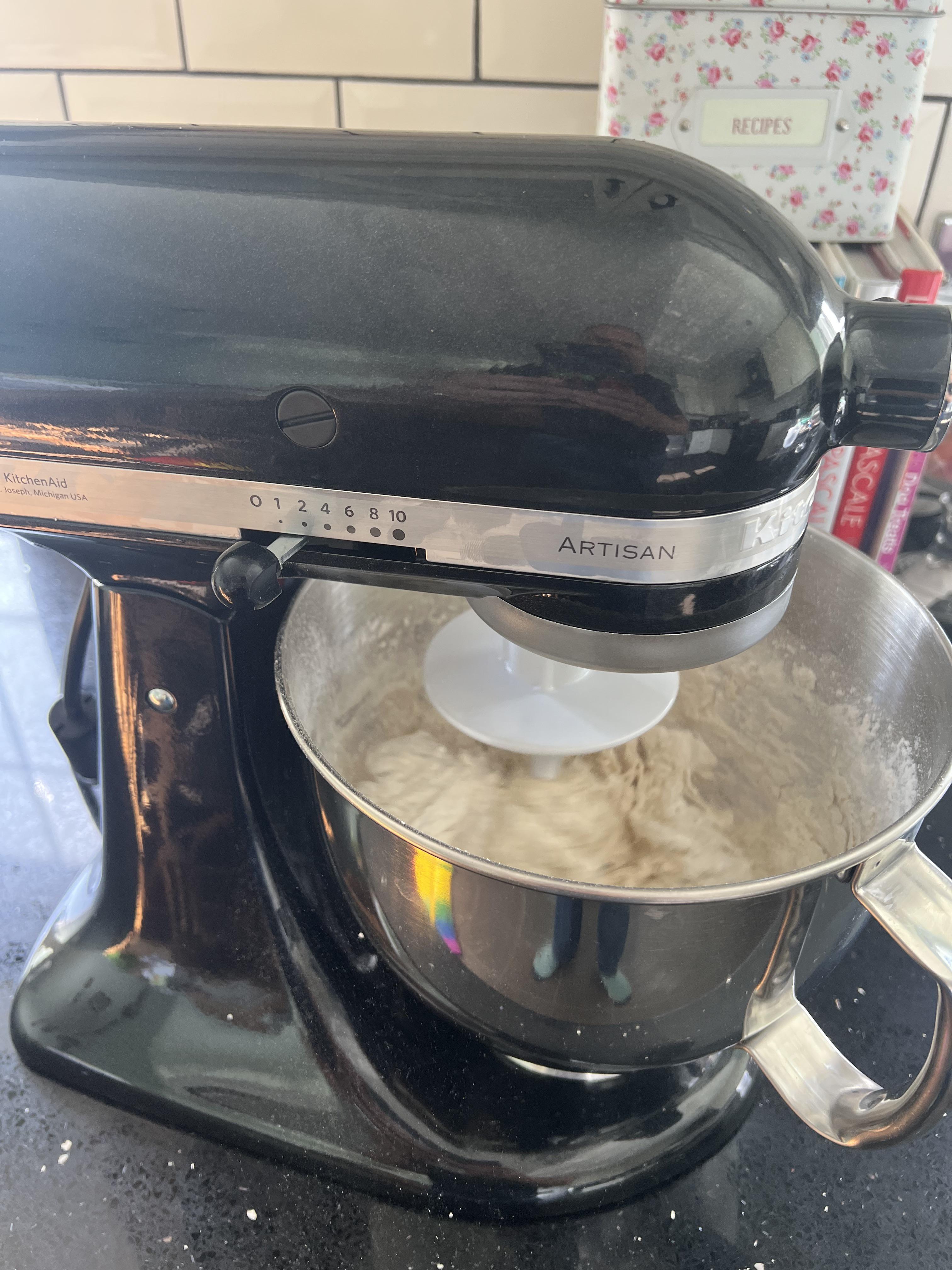 Can anyone tell me how old this mixer is? Kitchenaid