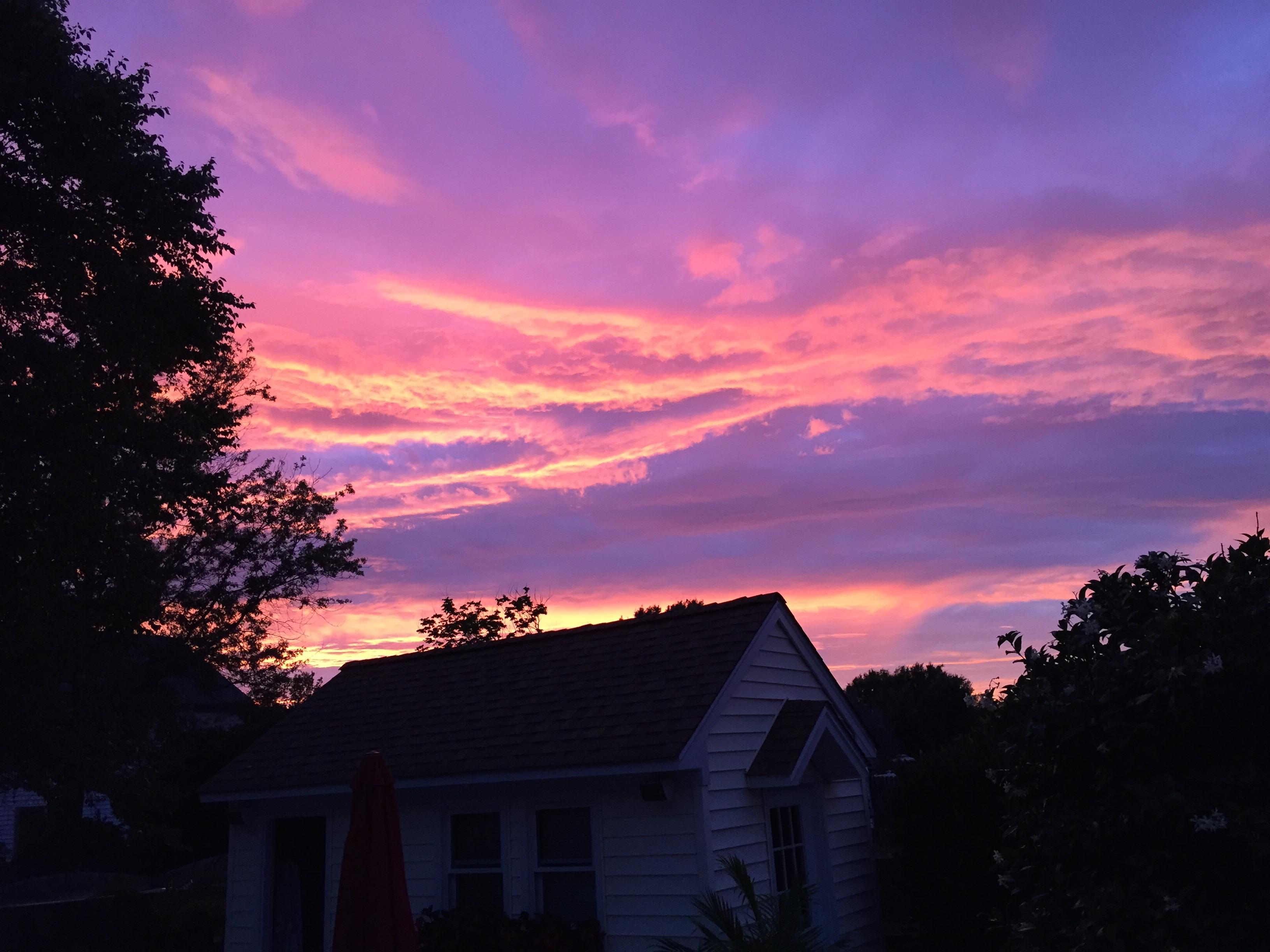 Pretty sky this evening. 829 pm, Virginia Beach, VA. r/pics