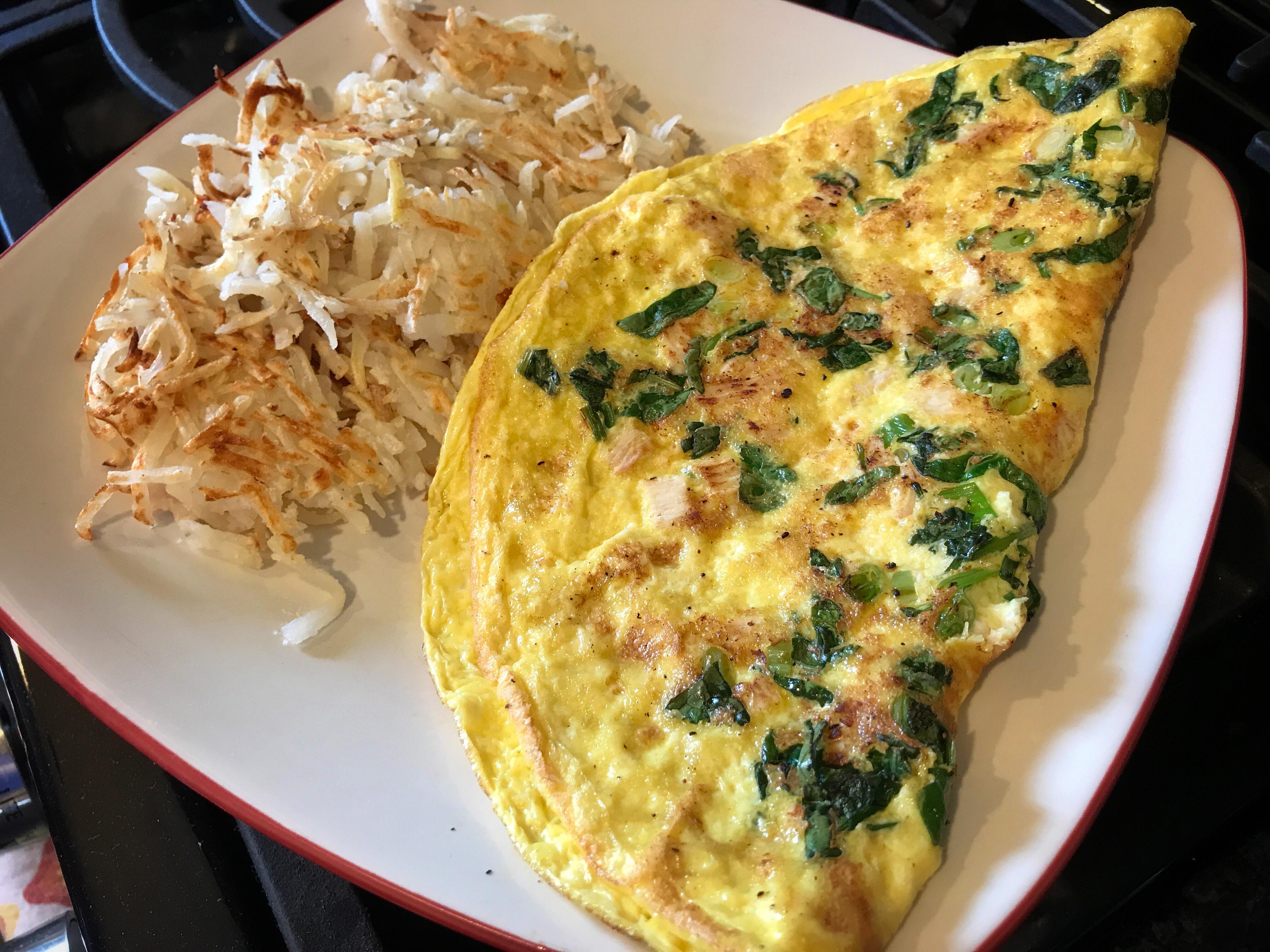 [Homemade] Chicken, spinach, Romano and chive omelette with a side hash