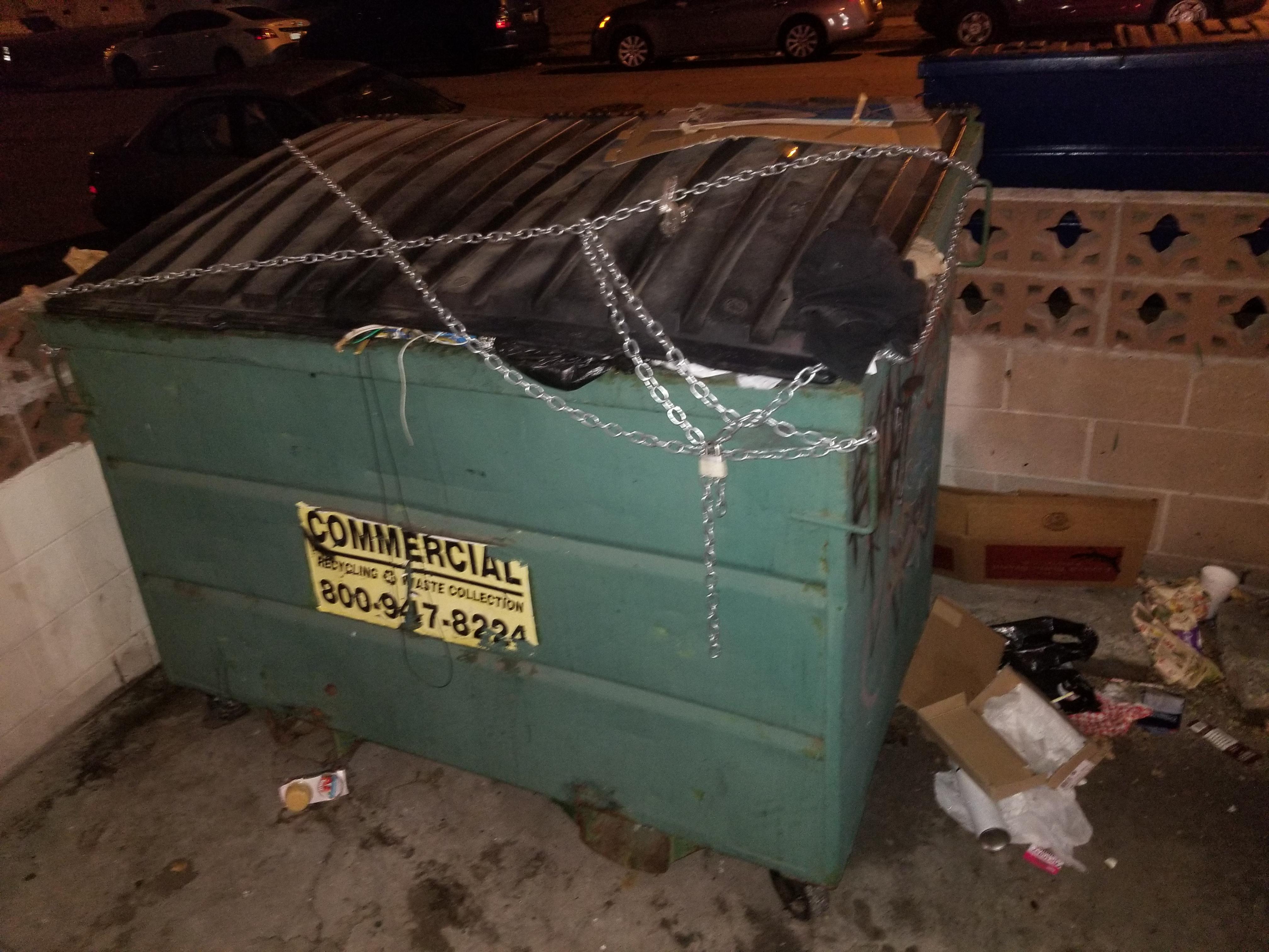 The way this dumpster is locked. r/onejob