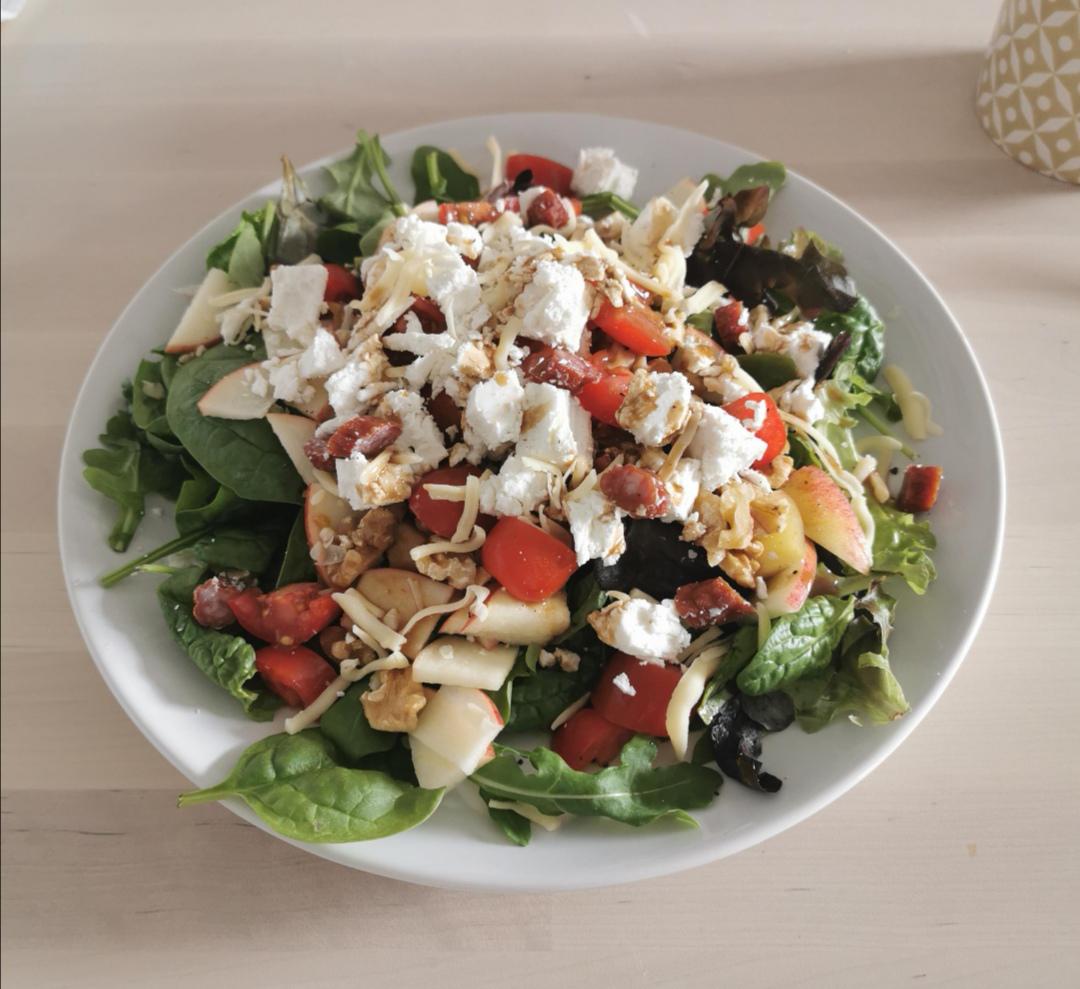 Goats cheese, walnut and apple salad r/ketorecipes