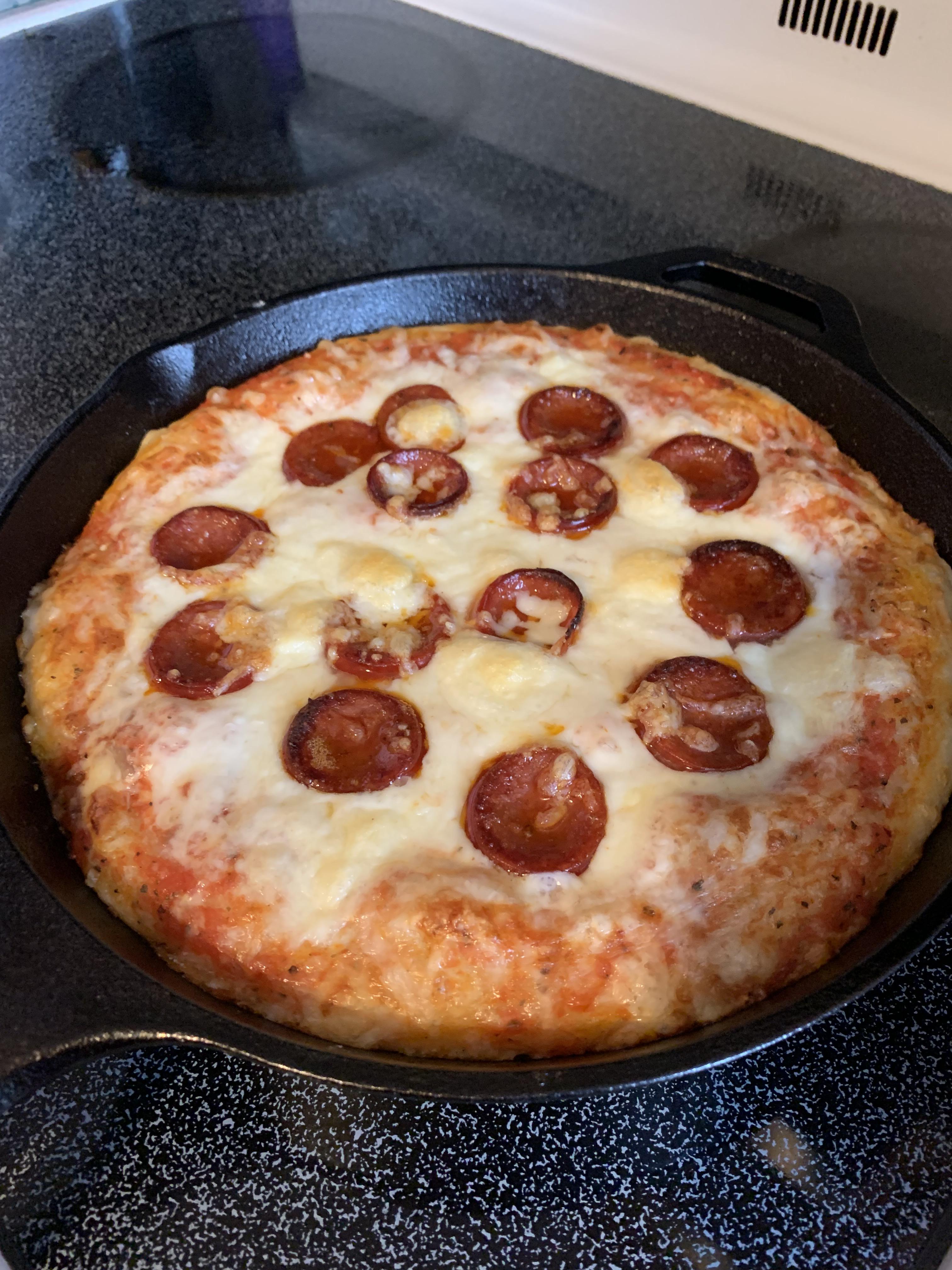 Made my first cast iron pizza thanks to Babish! r/bingingwithbabish