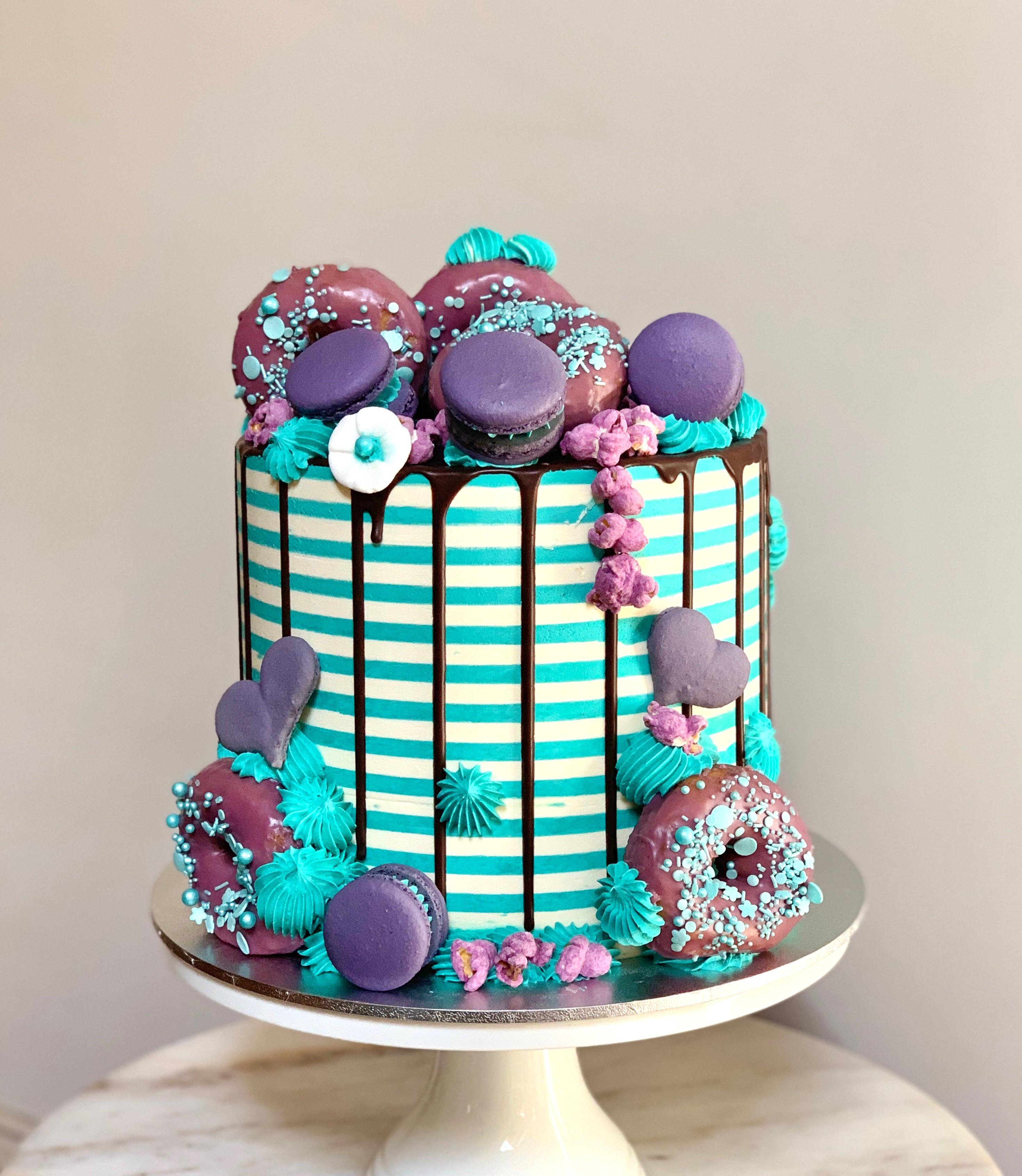 3 layers of chocolate fudge/mud cake r/cakedecorating