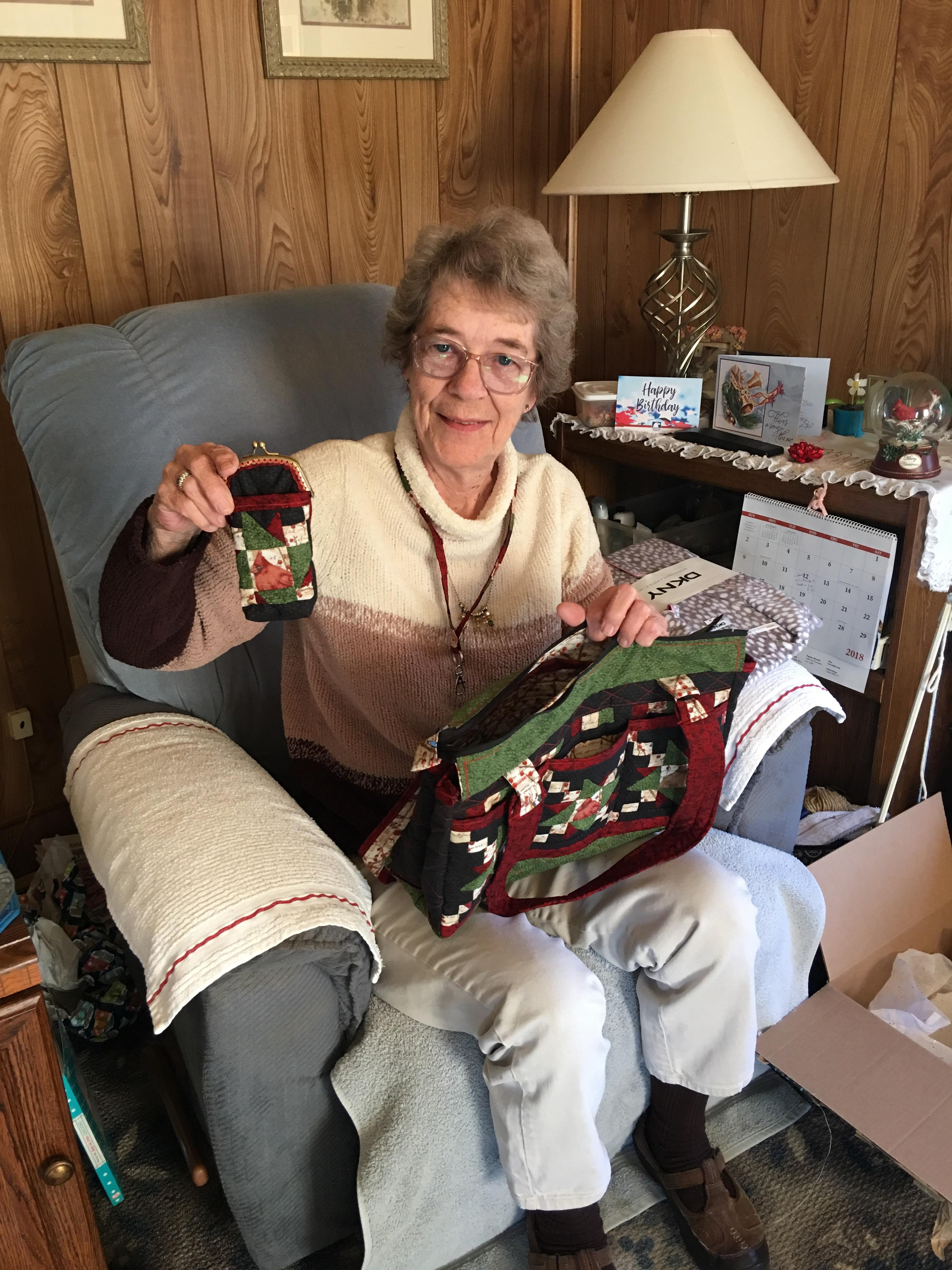 Gave grandma her cardinal themed purse. I think she liked it! r/quilting
