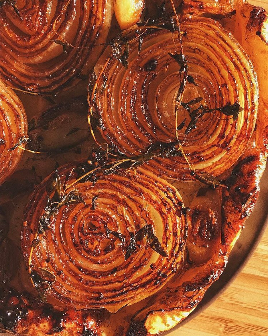 Caramelized Onion Tart (with balsamic, honey, and thyme) r/OnionLovers