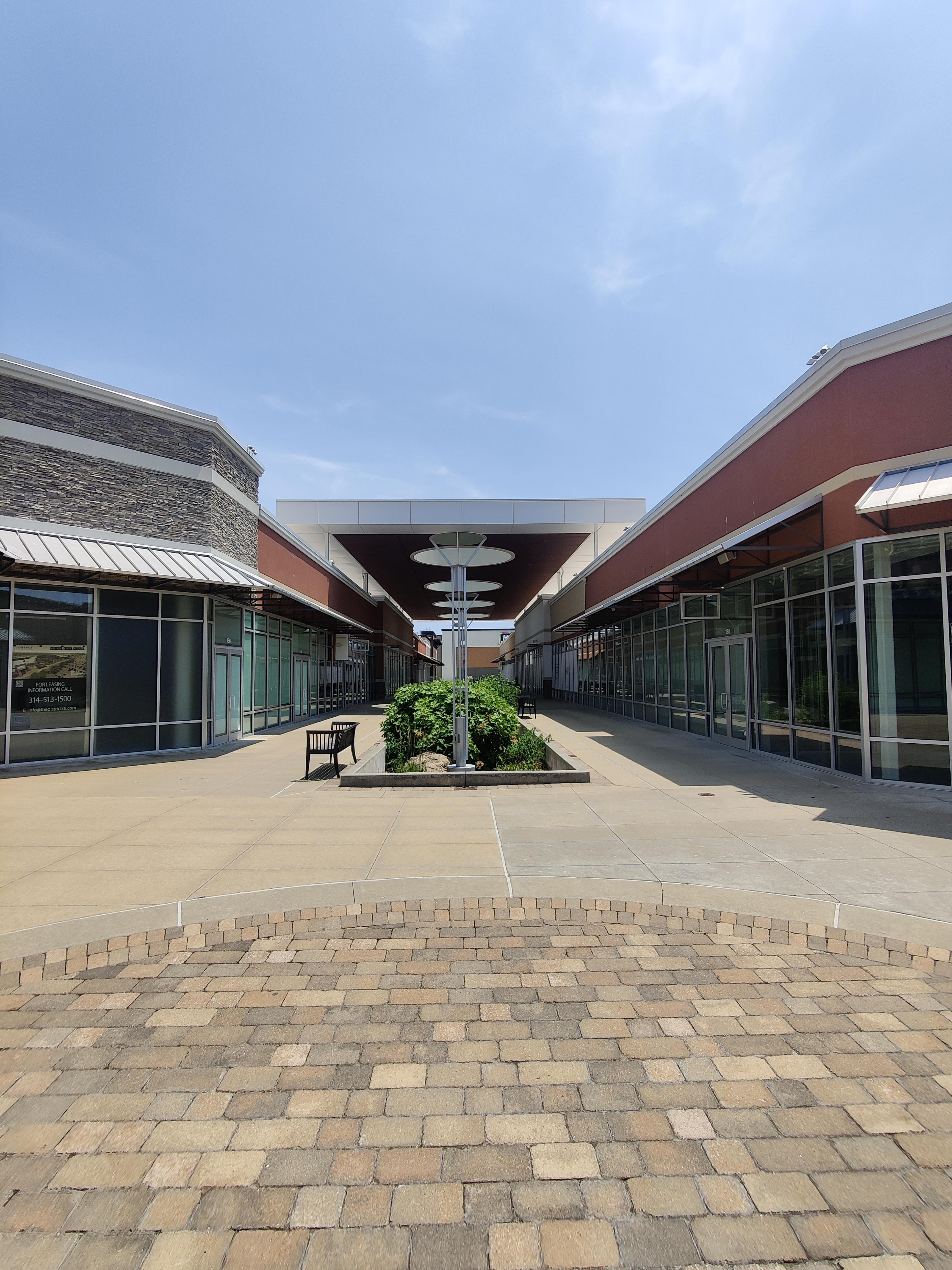 Chesterfield Outlet Mall, Chesterfield MO r/deadmalls
