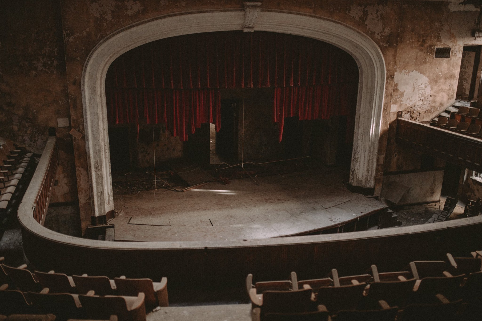 explored an abandoned school in iowa. r/urbanexploration