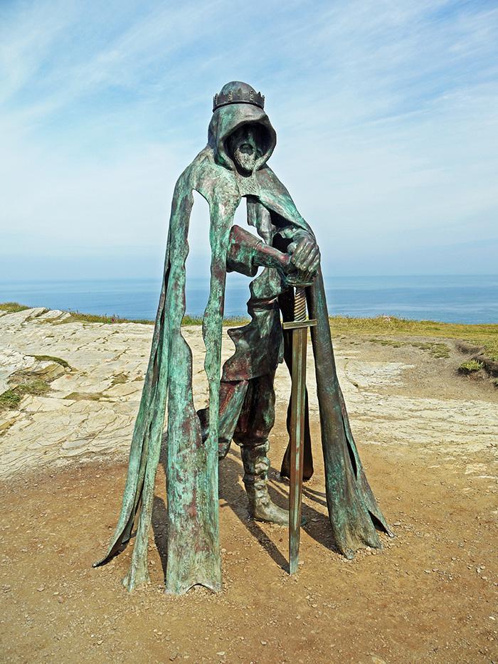 Statue of King Arthur at Tintagel, Cornwall. r/pics