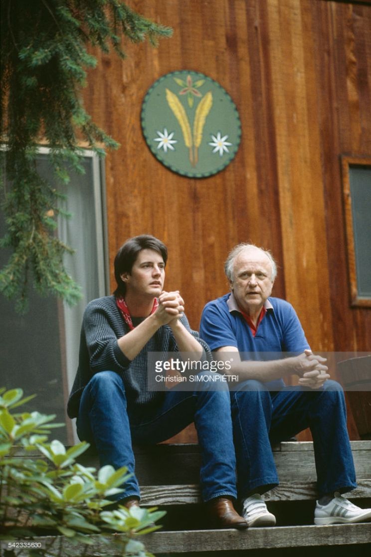 I’ve always loved this photo. Kyle MacLachlan with Frank Herbert. r/dune