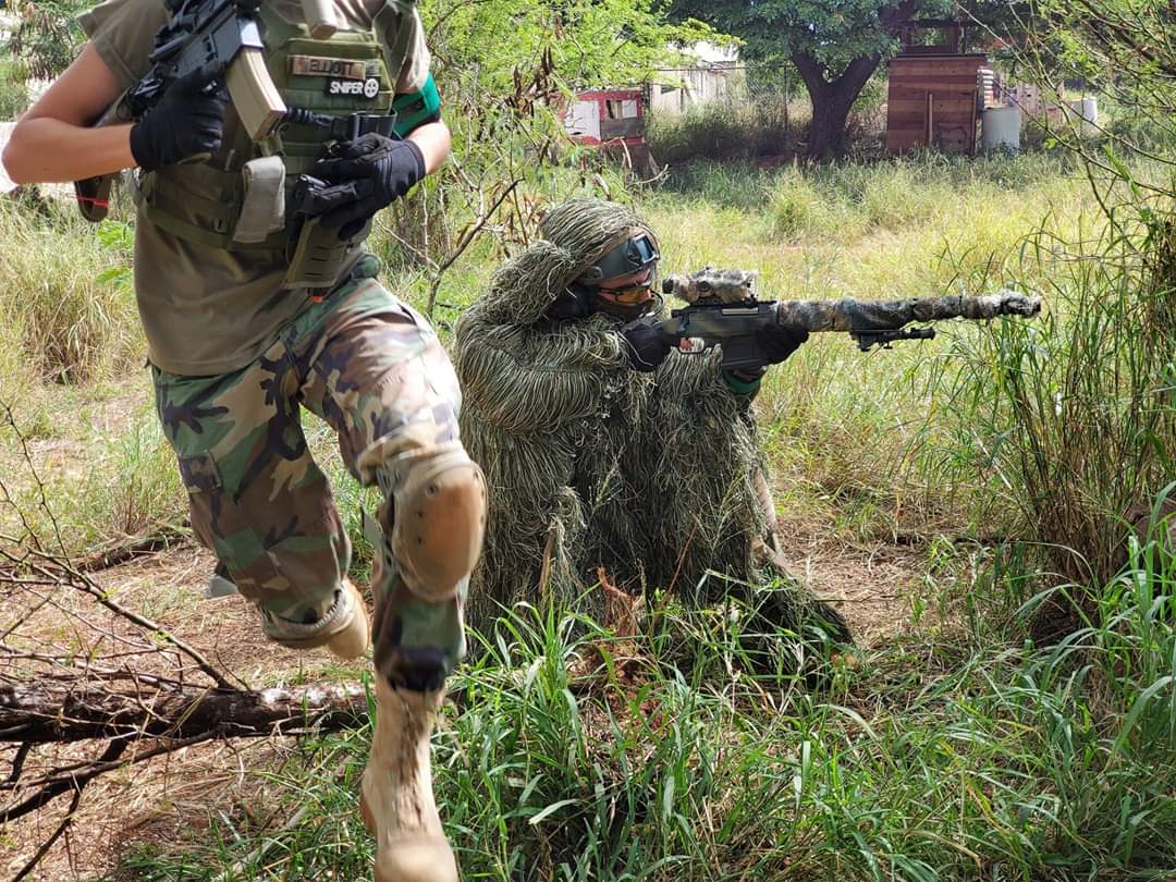A pic of me at my local airsoft field in hawaii a few weeks ago. r