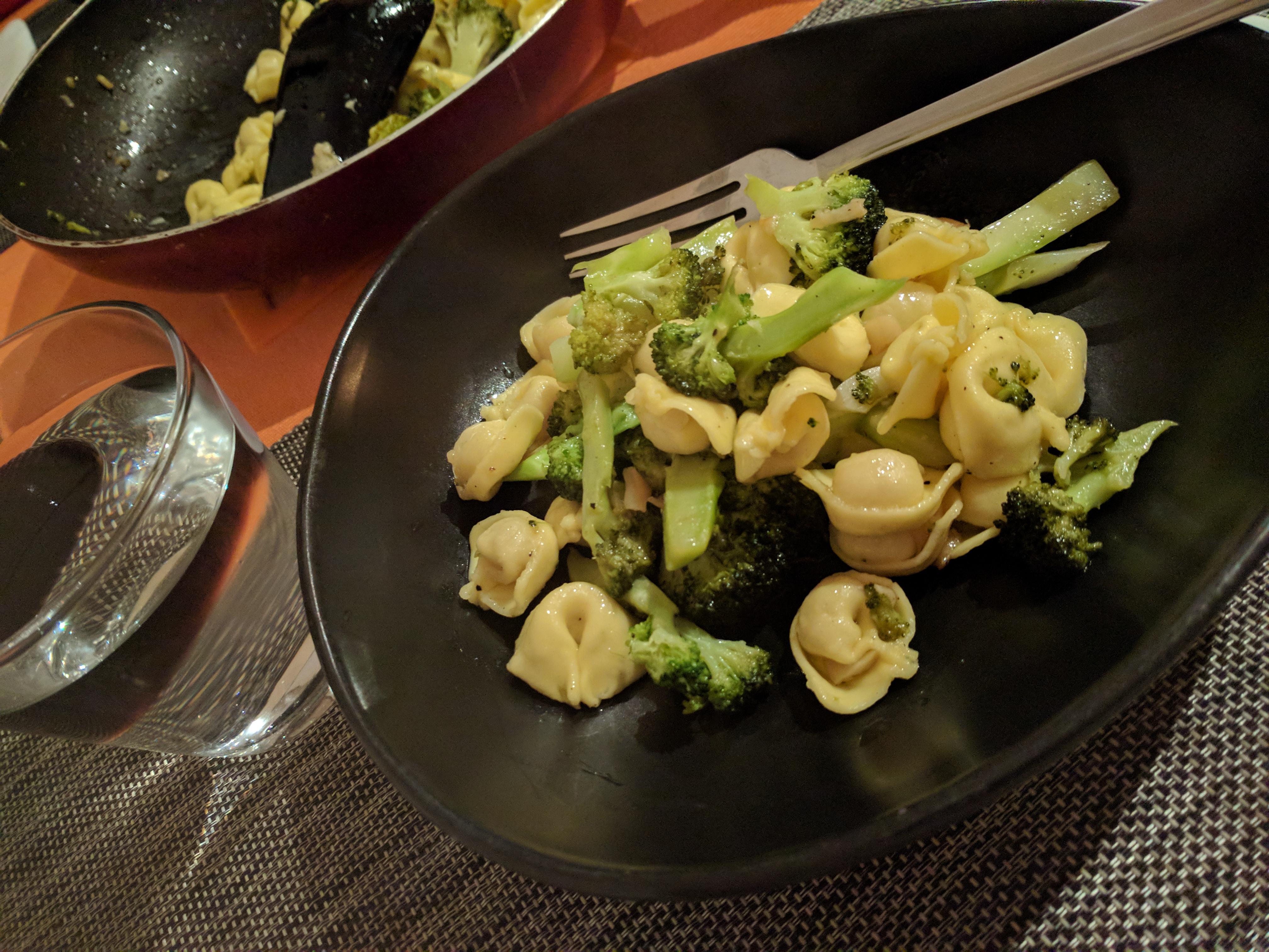 [Homemade] Tortellini with broccoli, garlic & olive oil. r/food
