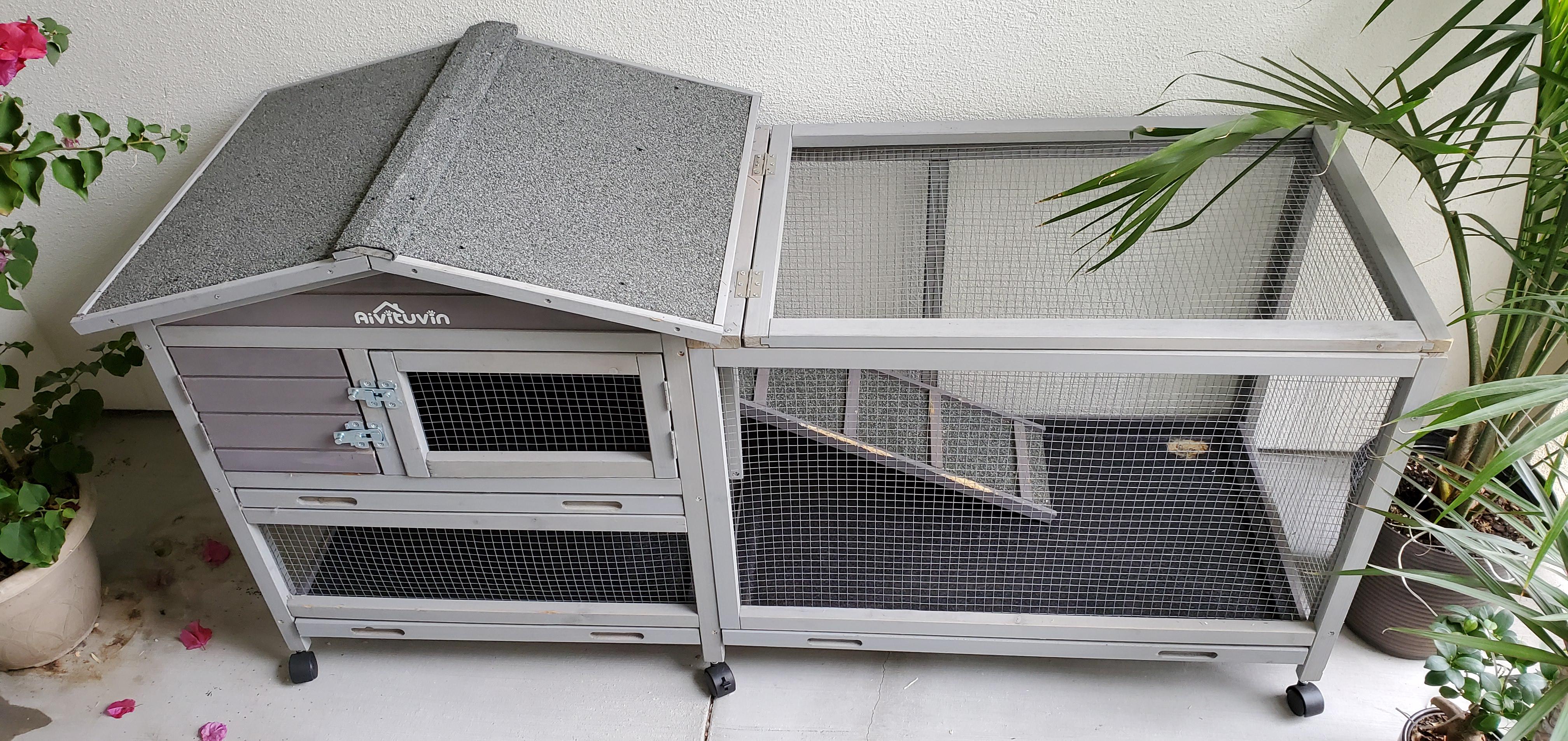 For free bunny/ferret/guinea pig cage in good condition. Located in