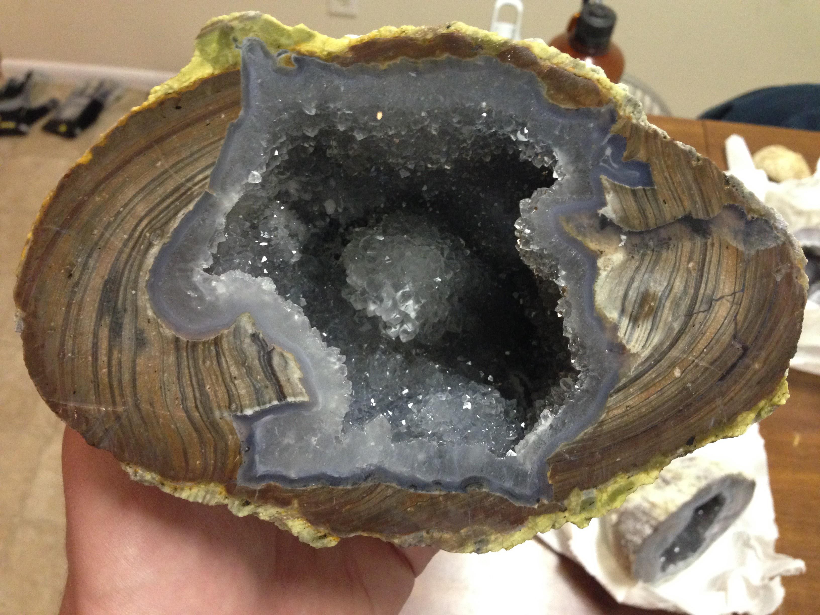 The best geode I've found from the Dugway geode beds in Utah r/rockhounds