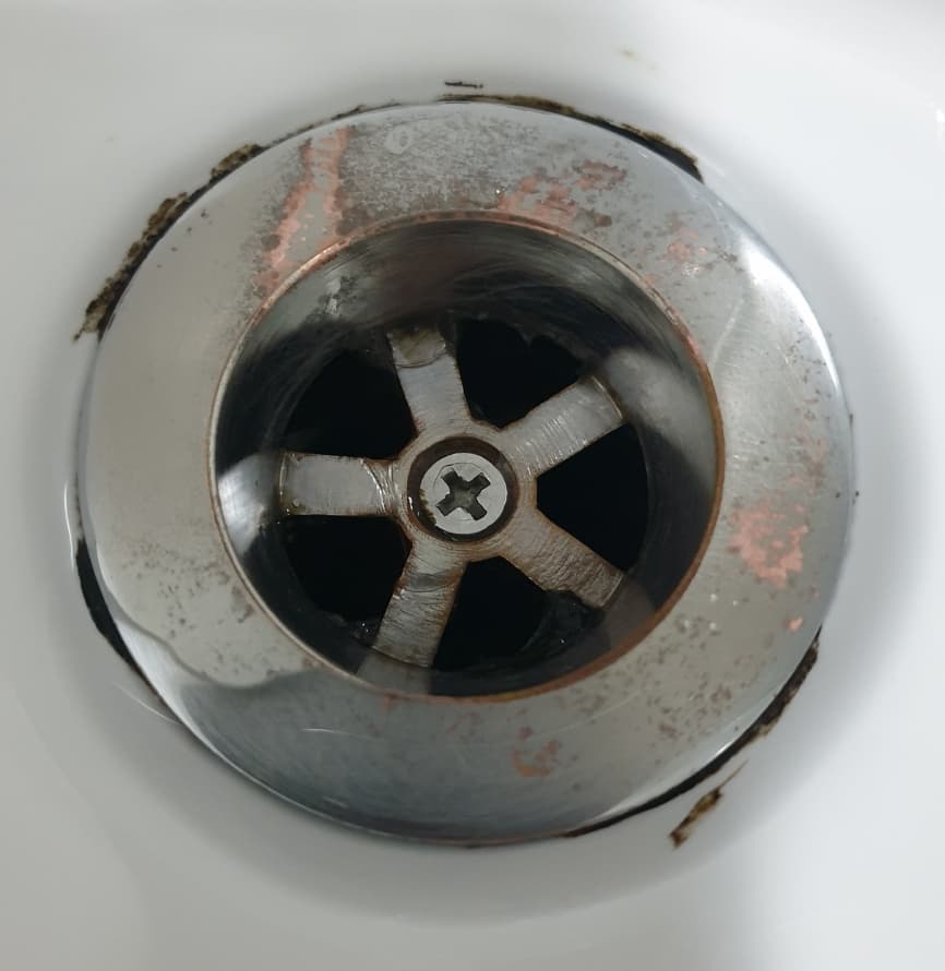 Does anyone know if its possible to remove/cover up vinegar stains on