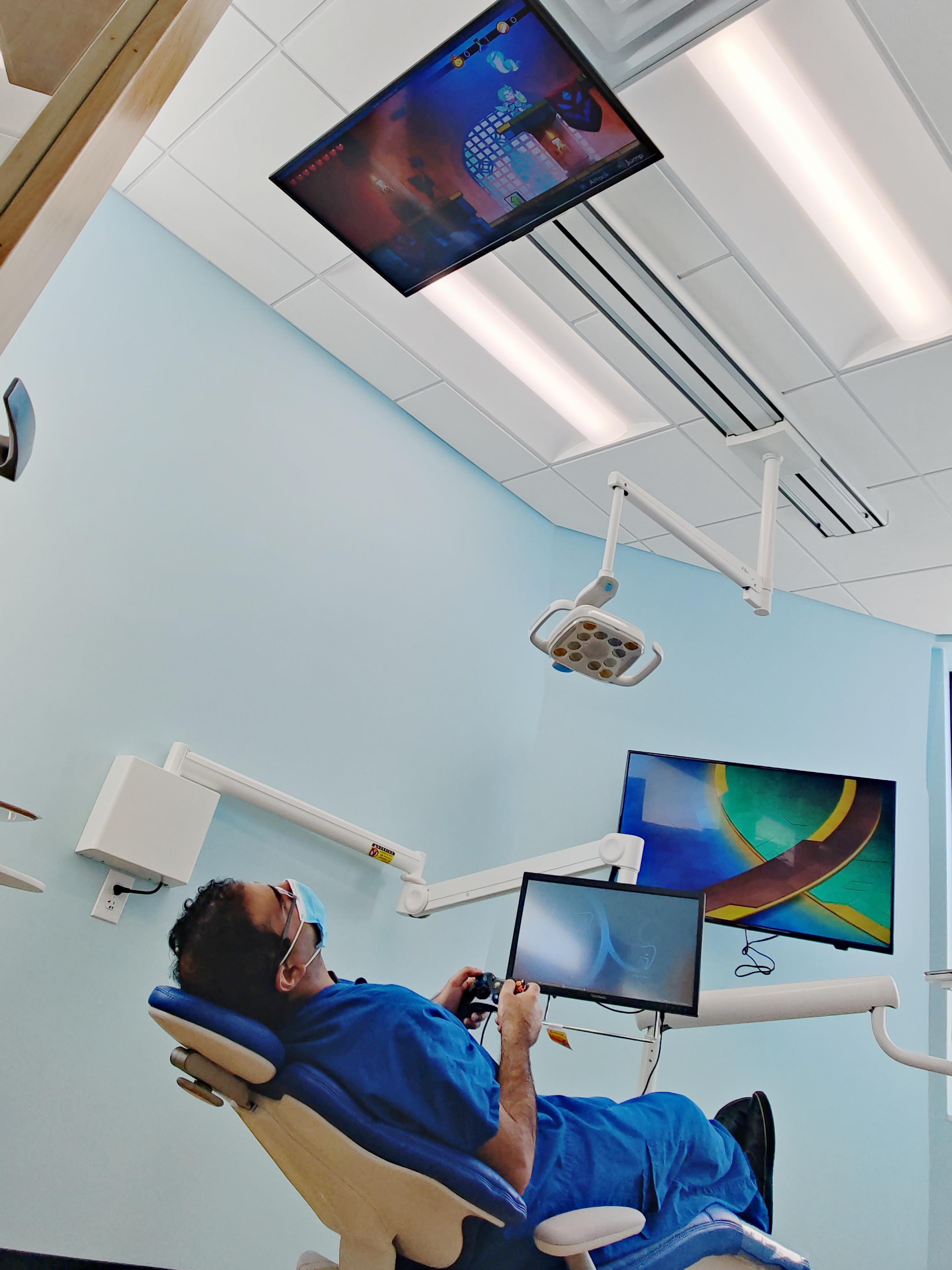 How do you like my setup? (yes, its a dental clinic) r/pcmasterrace