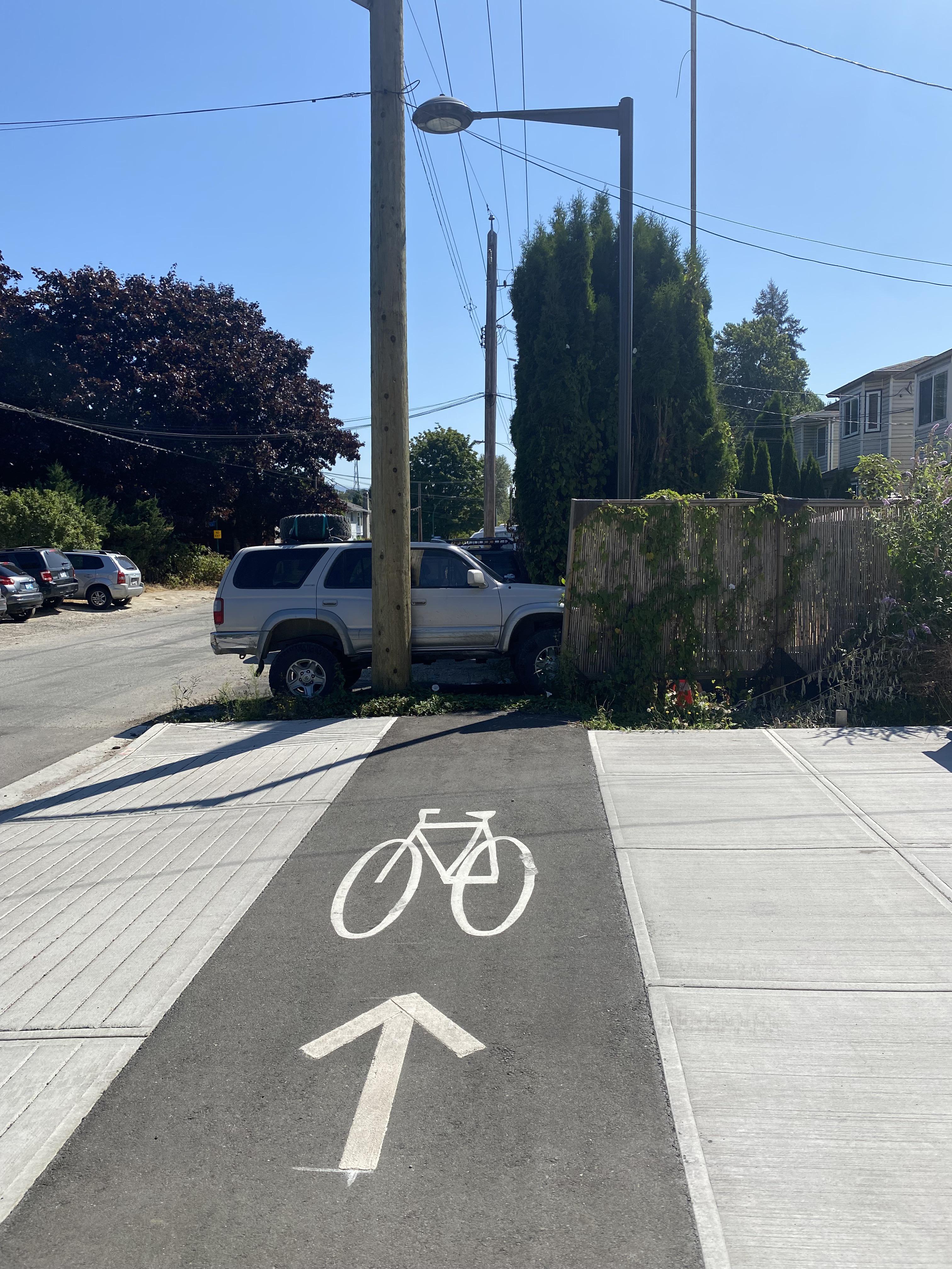 Excellent bike lane spotted in North Vancouver r/vancouver