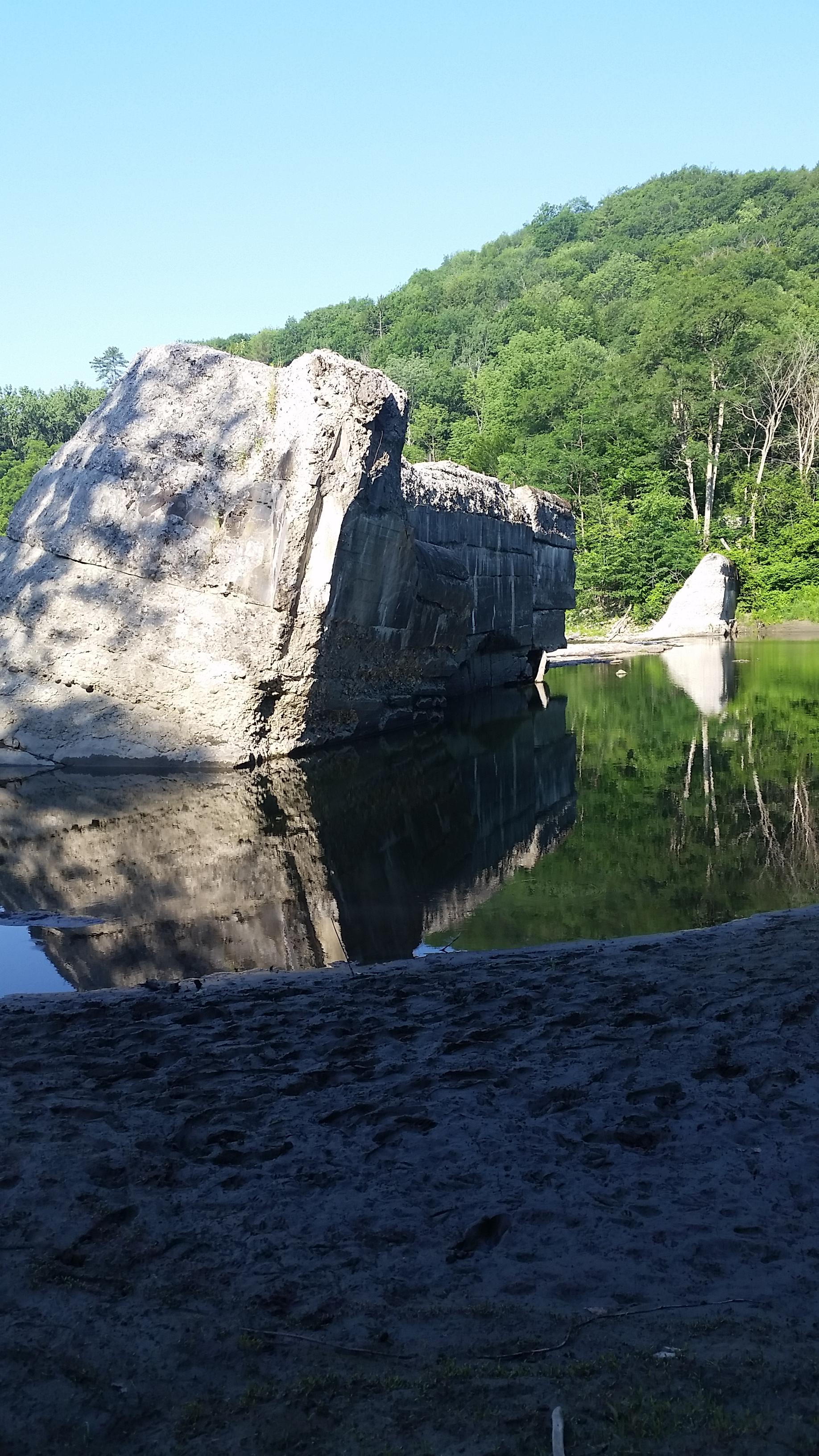 Sharon Dam. White River, Sharon VT. r/abandoned