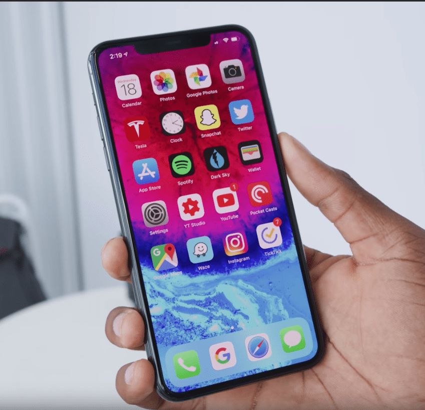Anyone know where to find this wallpaper from MKBHD's iPhone 11 Pro Review? r/WallpaperRequests