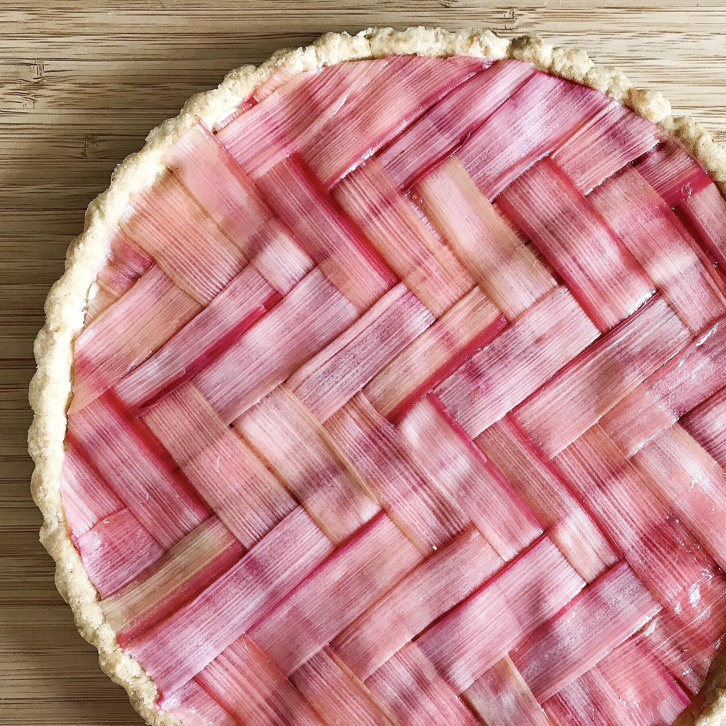 [Homemade] Herringbone Lattice Rhubarb Strawberry Tart r/food