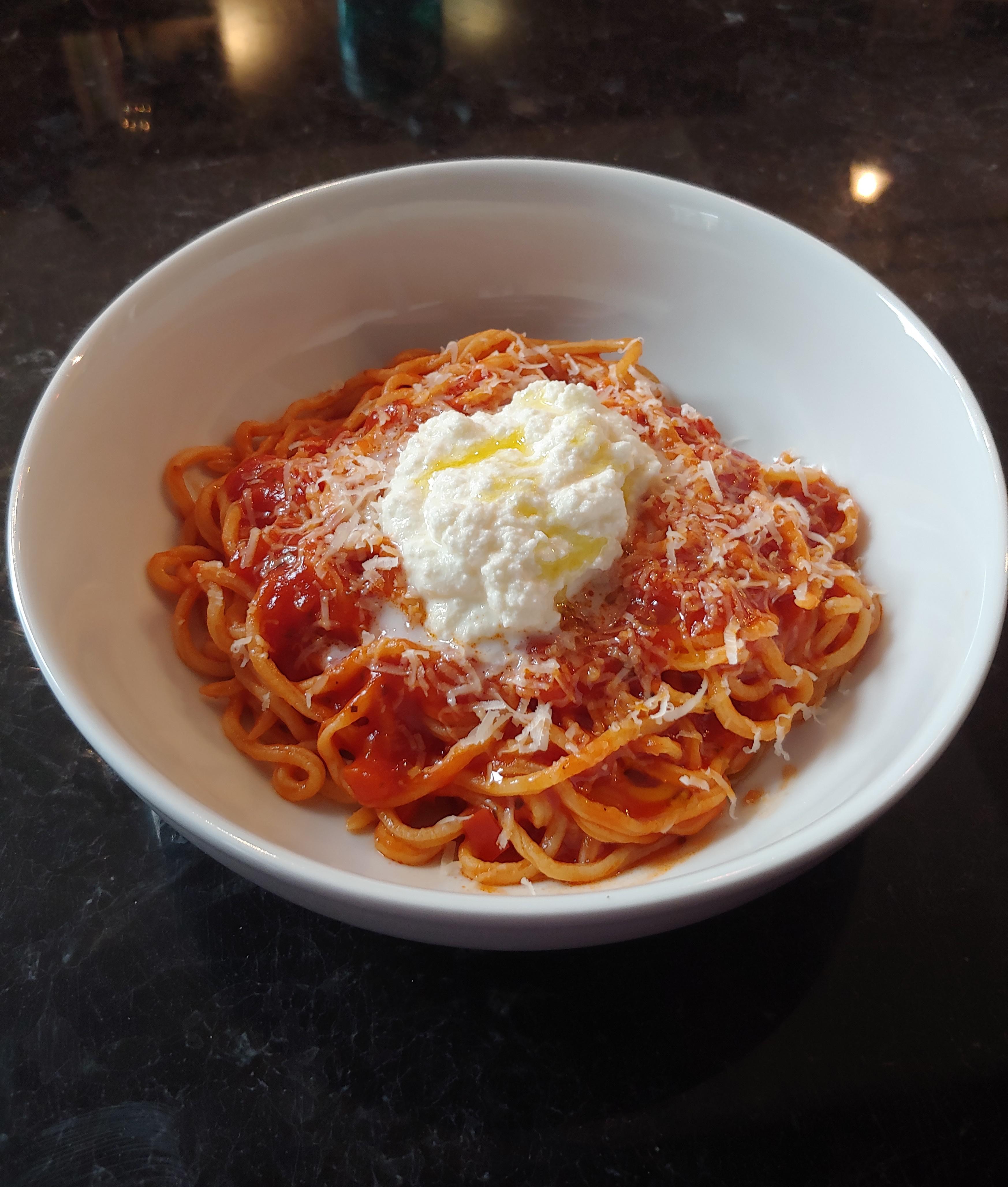 Fresh spaghetti in tomato sauce with ricotta r/pasta
