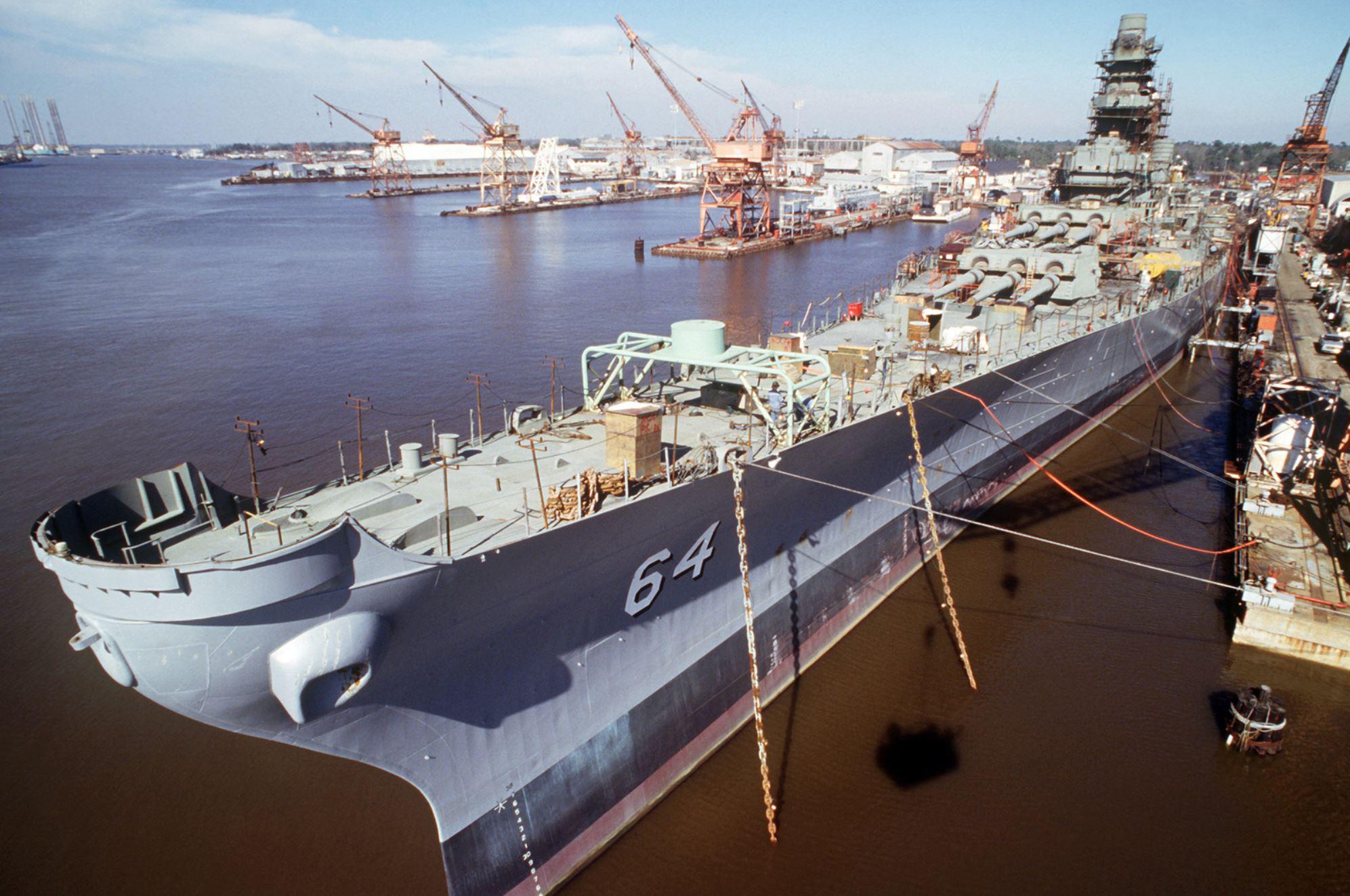 USS Wisconsin during her overhaul, 1987 [2000x1300] r/WarshipPorn