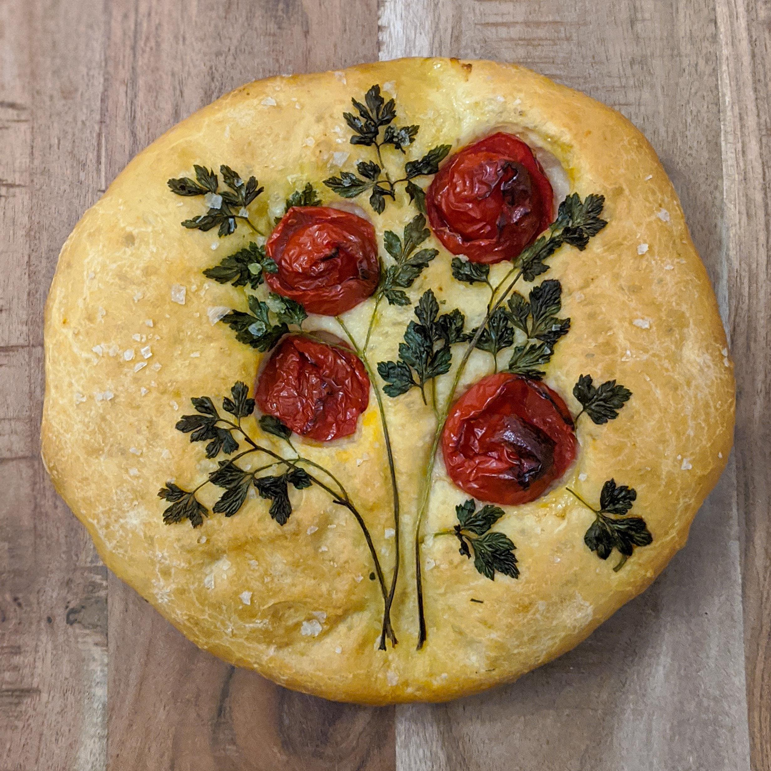 [HOMEMADE] Parsley and tomato focaccia r/food