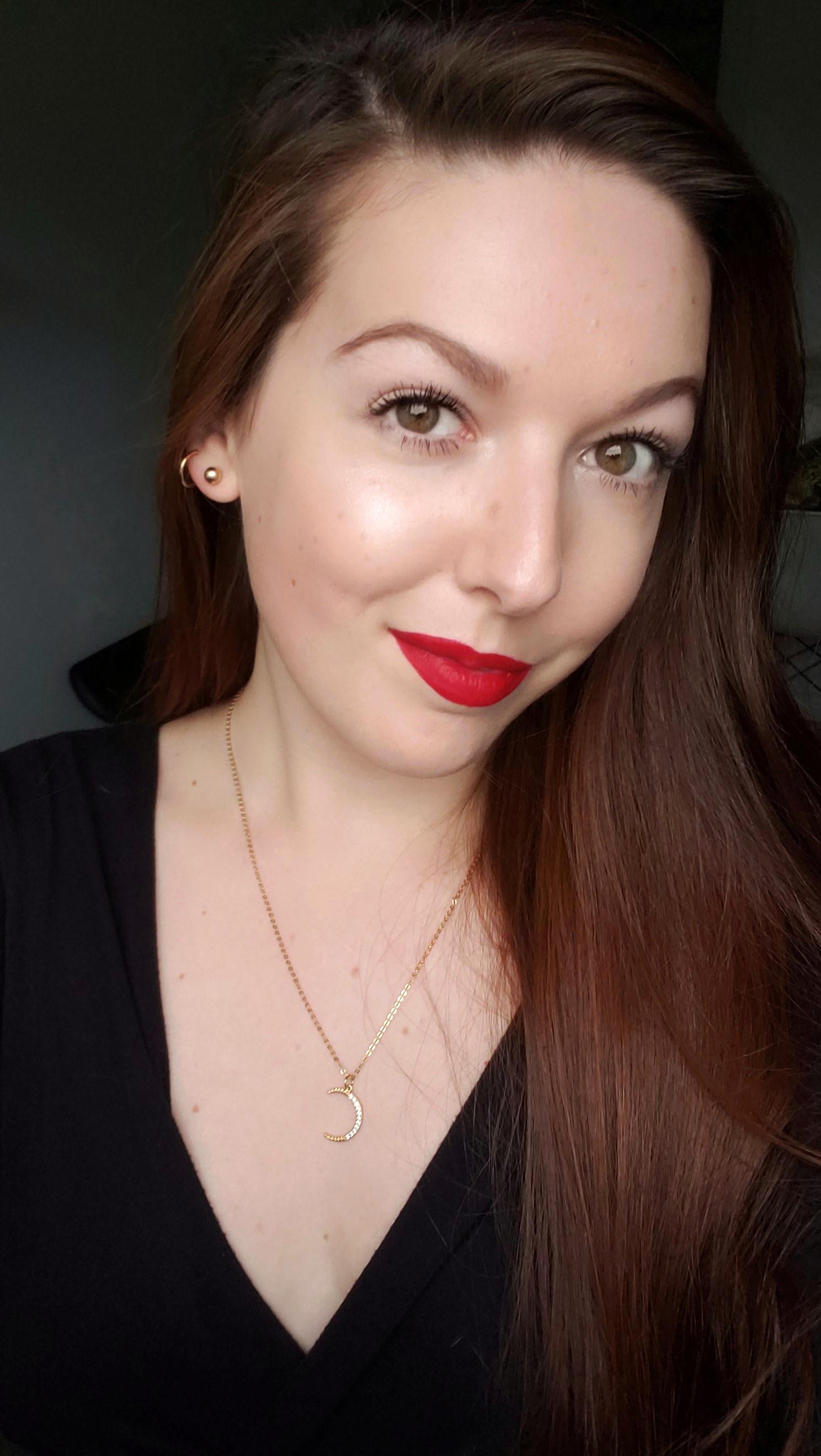 (27) Everyday is red lipstick day 💋 r/selfie