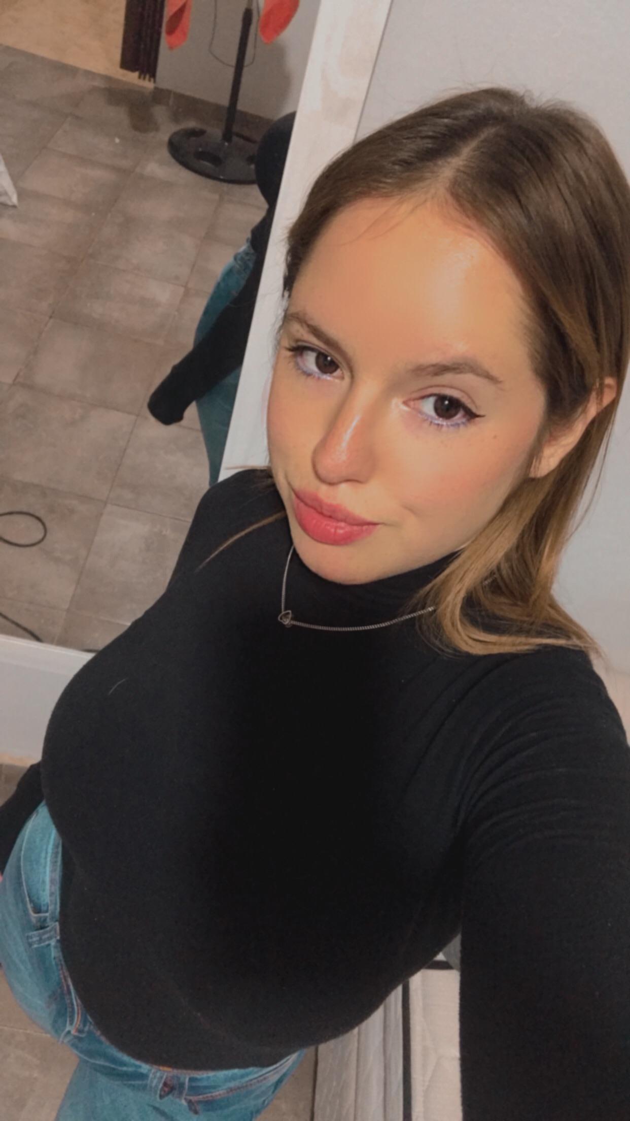 Over 18. Selfie In my house : selfie