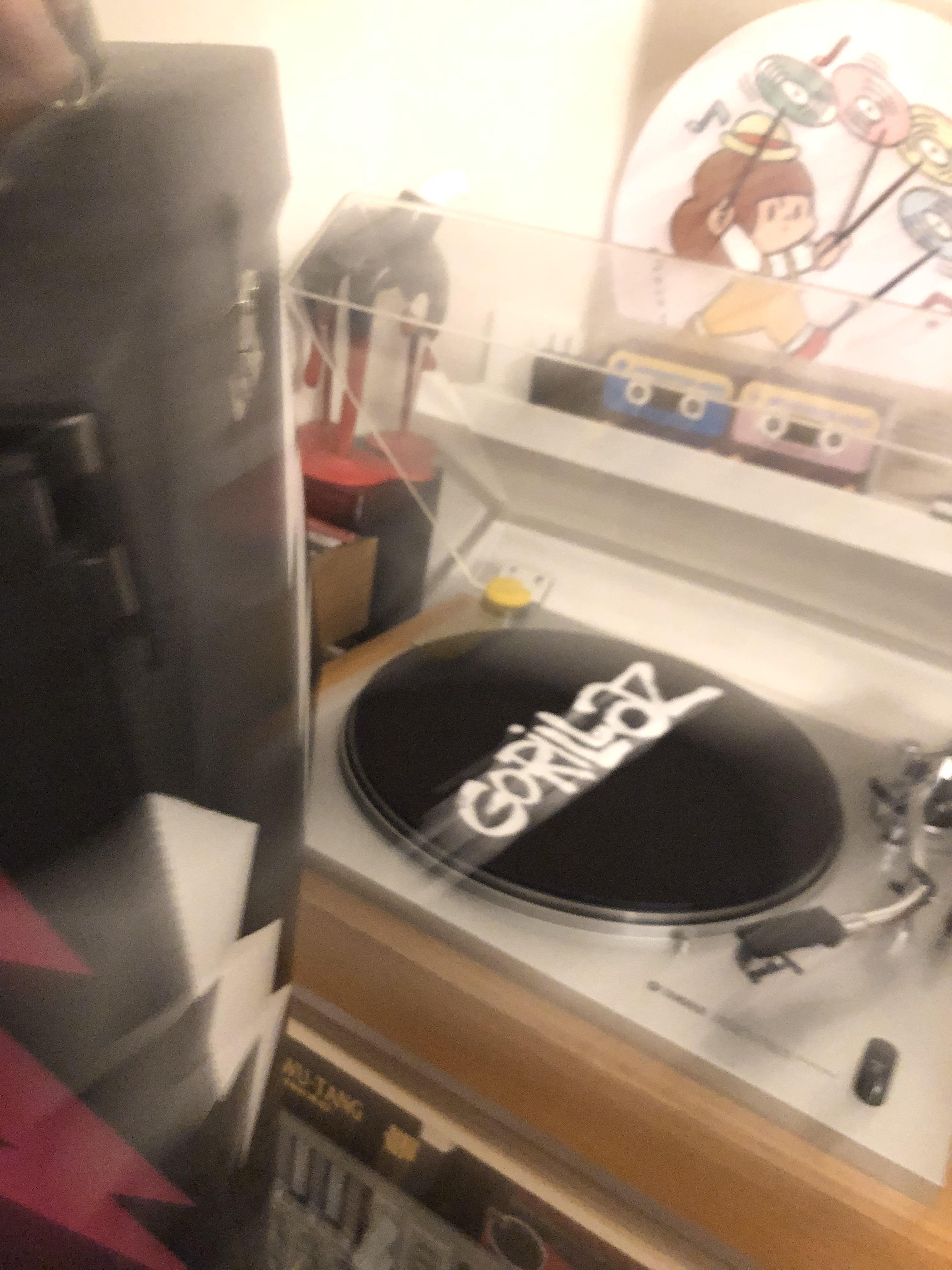 My Gorillaz slipmat finally found a permanent home ! r/gorillaz