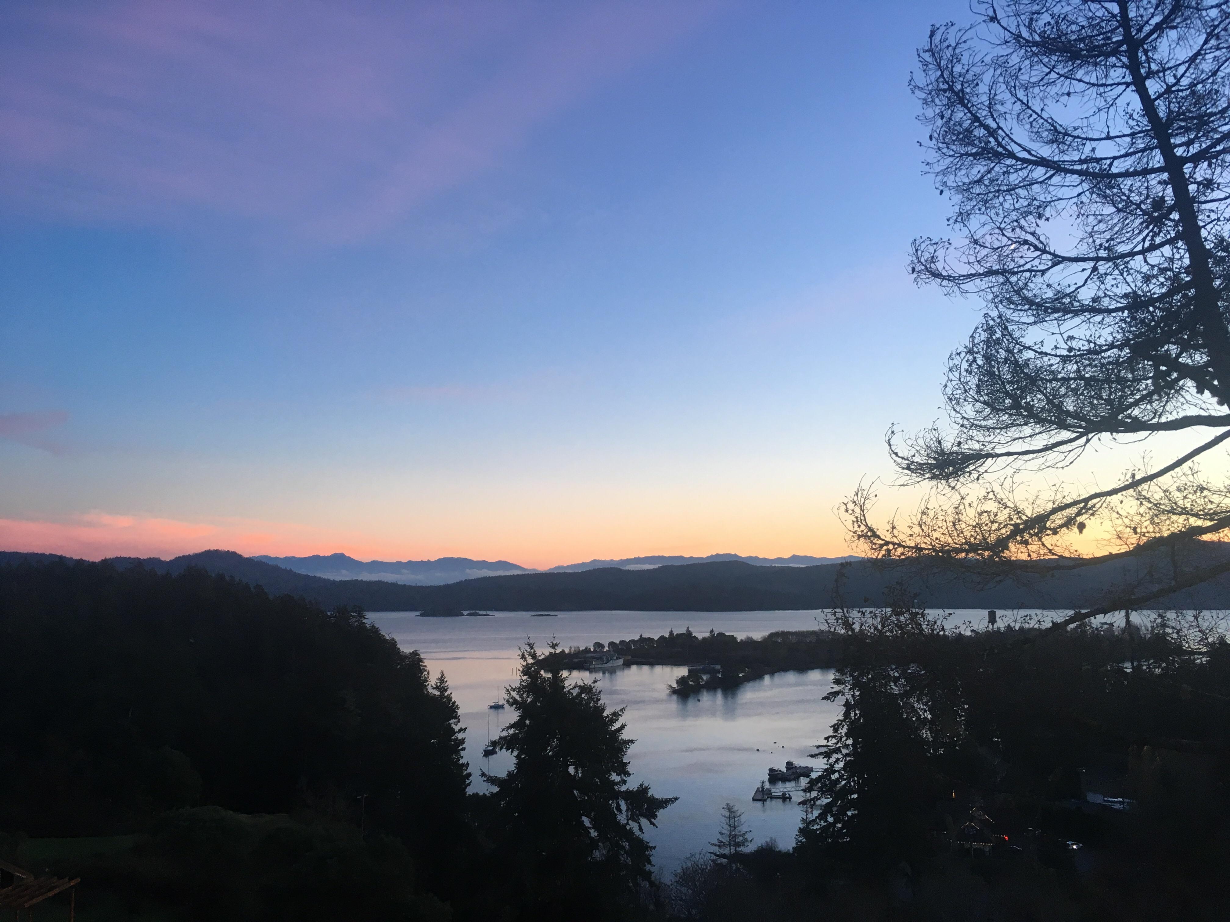 Sunset in Sooke, Vancouver Island, B.C. r/MostBeautiful
