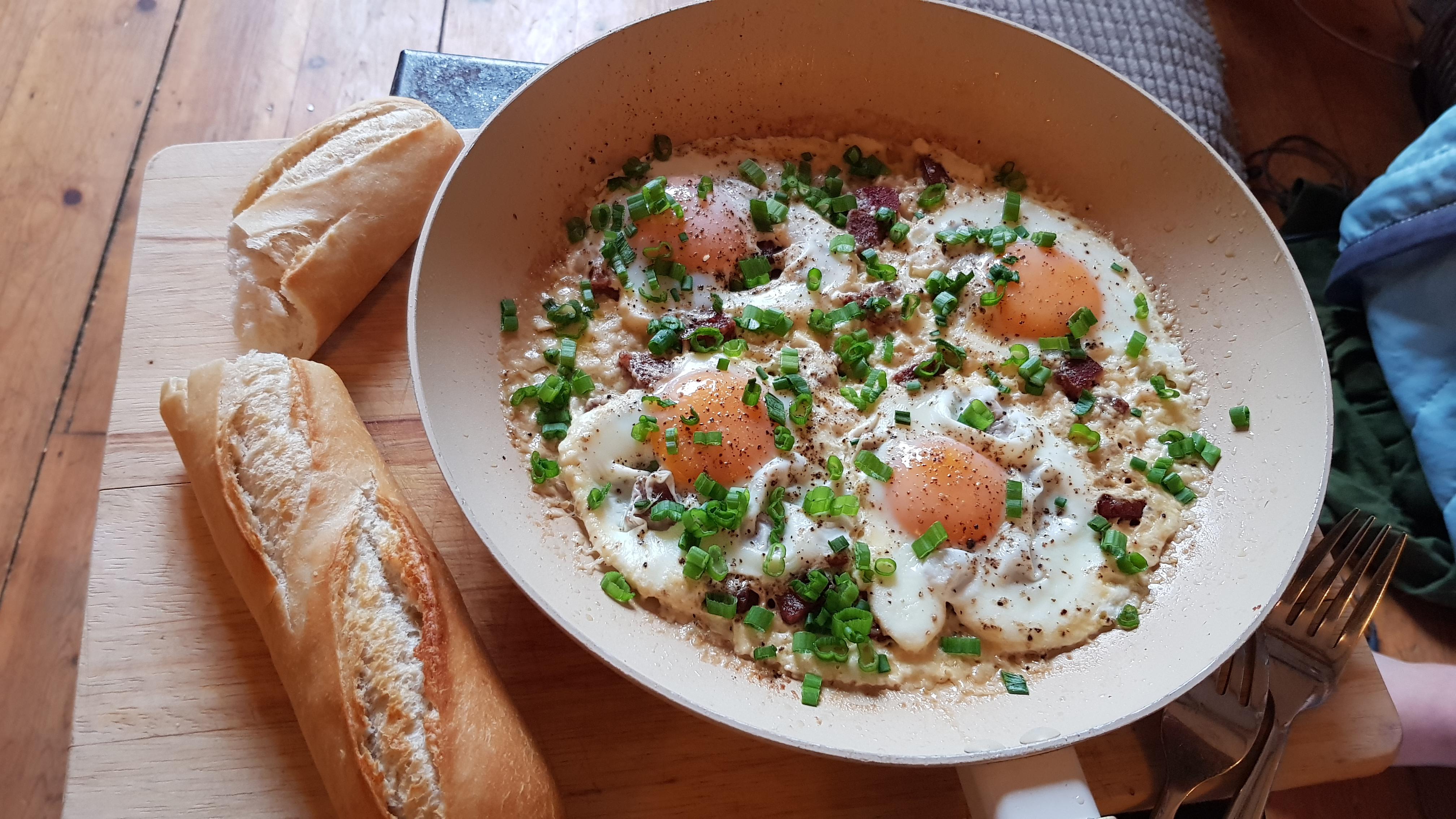 Breakfast! Beef Sujuk, goats cheese and eggs. Inspired by my Turkish friend r/TurkishFood