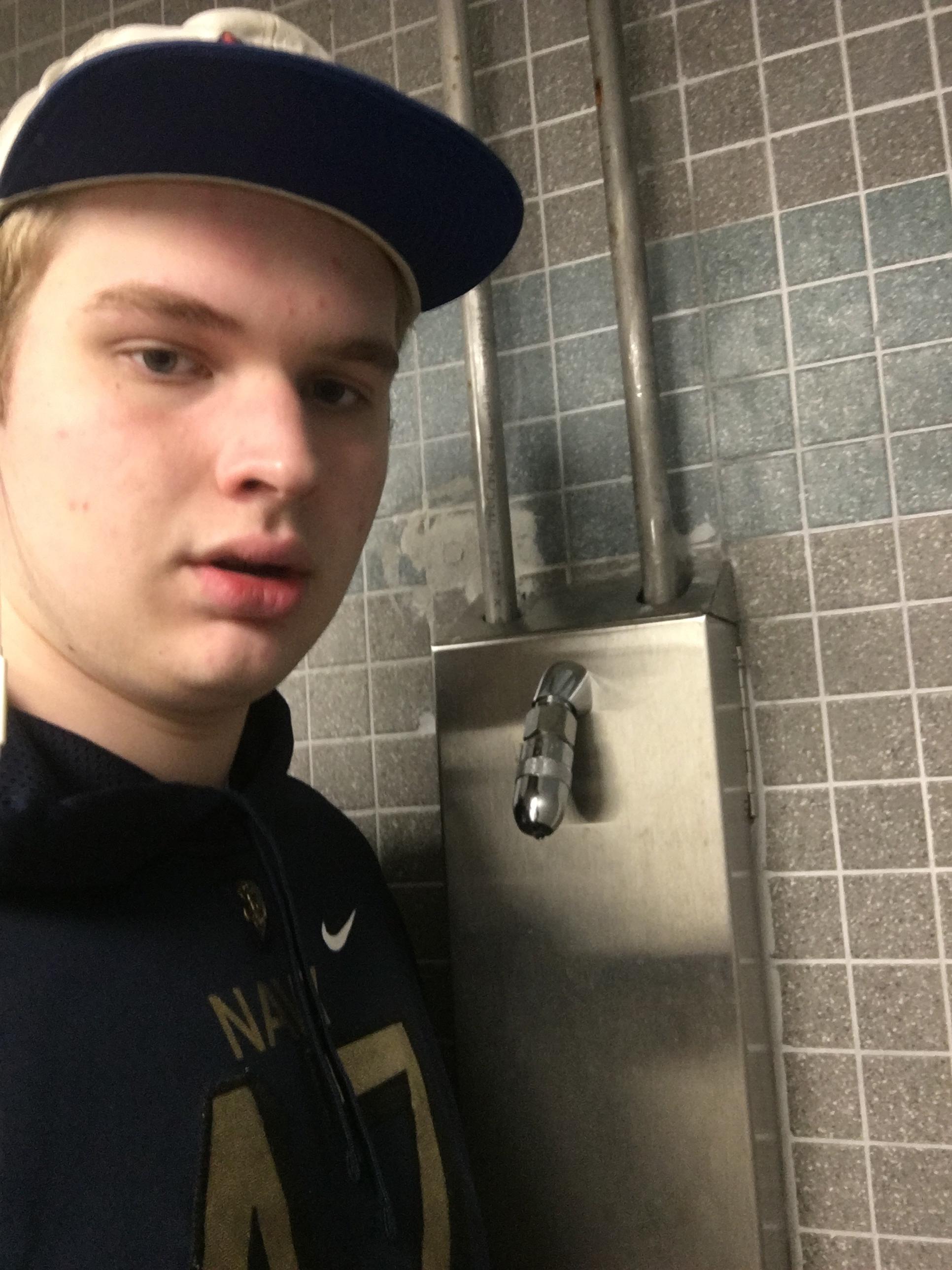 The shower doesn’t even reach my head r/tall