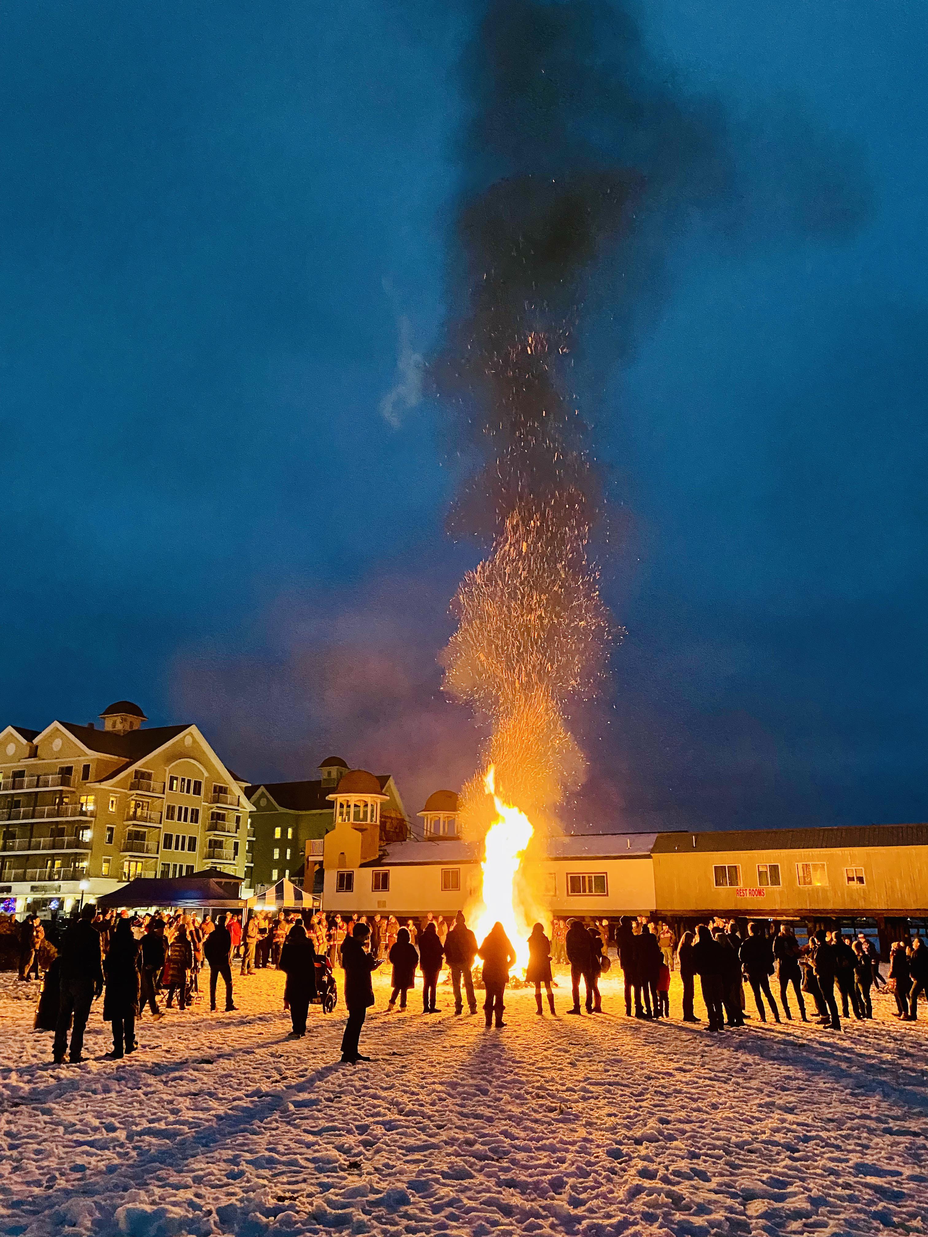 Christmas tree burn, OOB 🌲 🔥 r/Maine