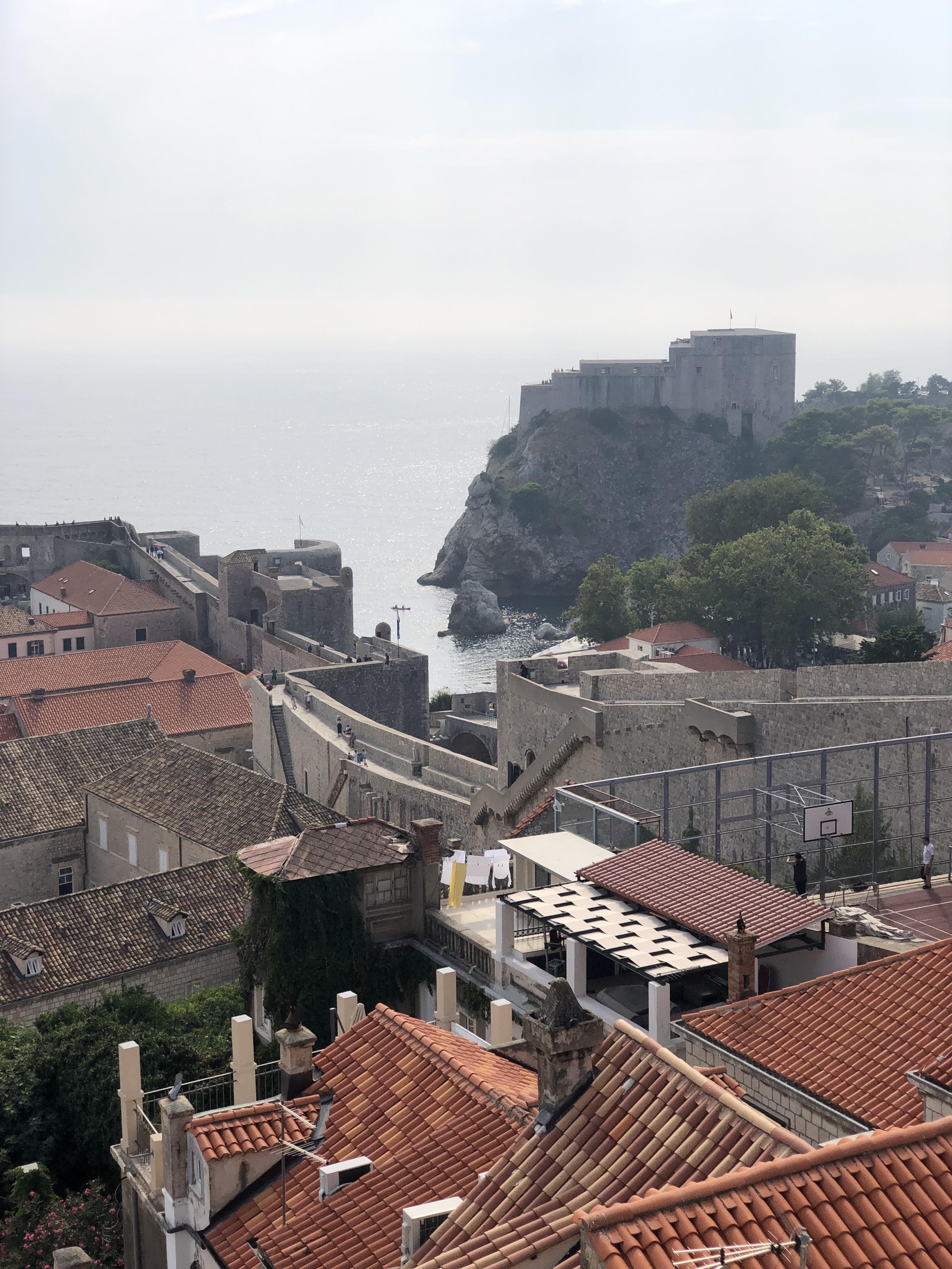 Black water bay and kings landing in the background! r/freefolk