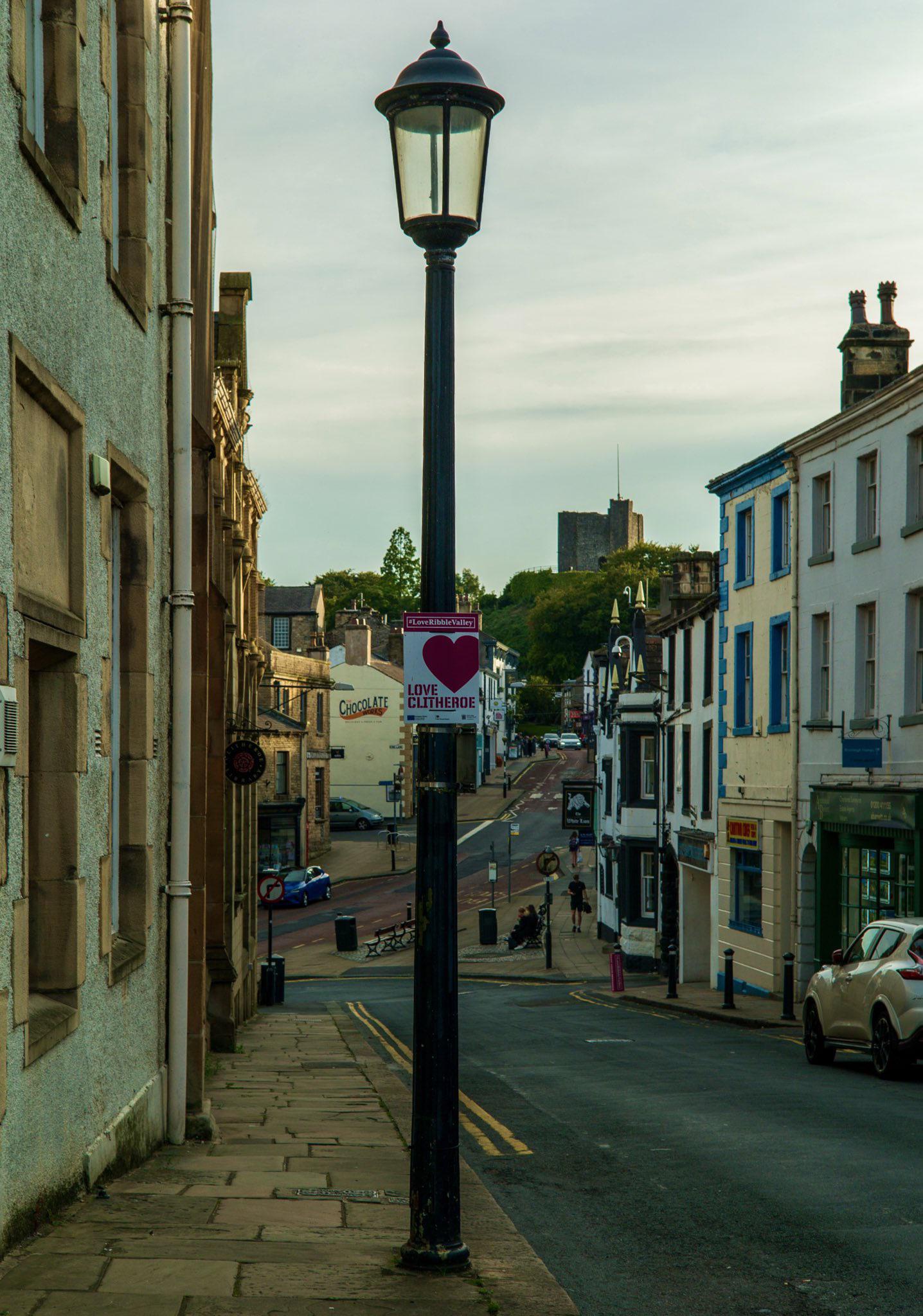 Church Brow in Clitheroe looking towards the castle r/RibbleValley