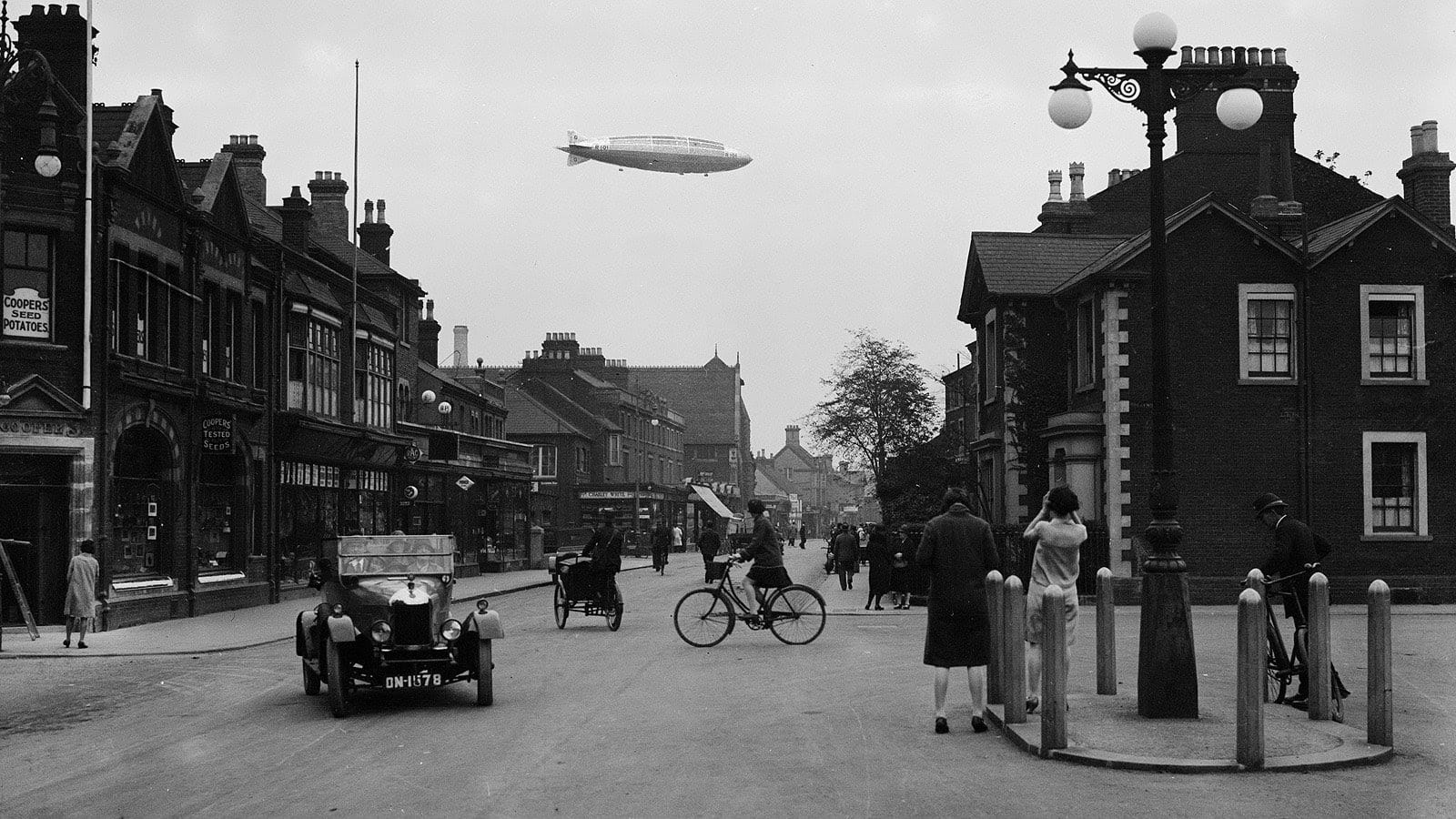 R101 over Midland Rd., Bedford, UK AviationHistory