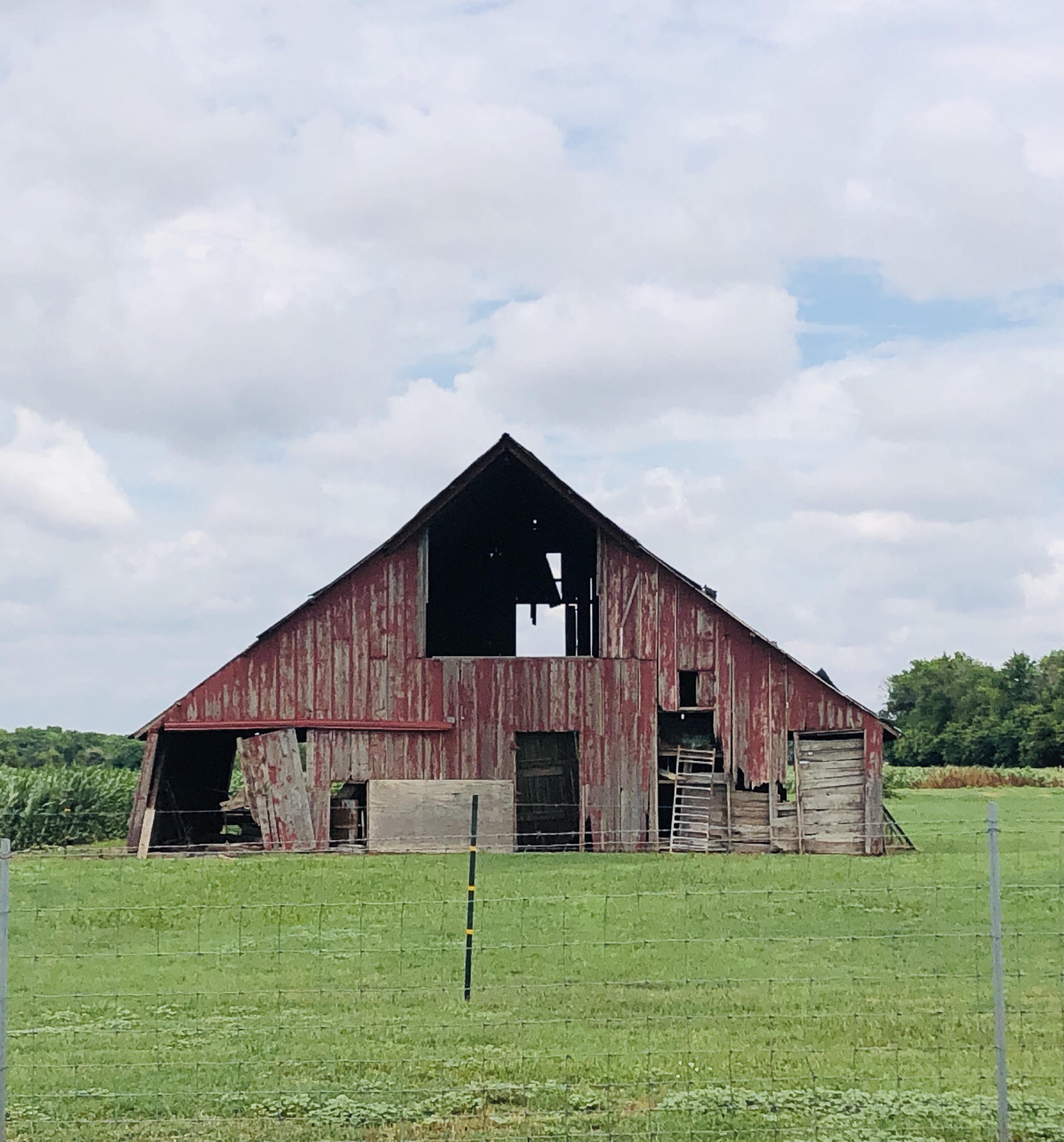 Lonely Barn, Kansas USA r/AbandonedPorn