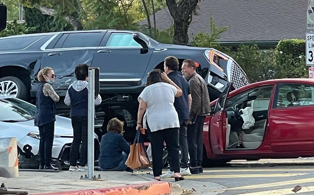Arnold Schwarzenegger involved in a multicar crash earlier today r/pics