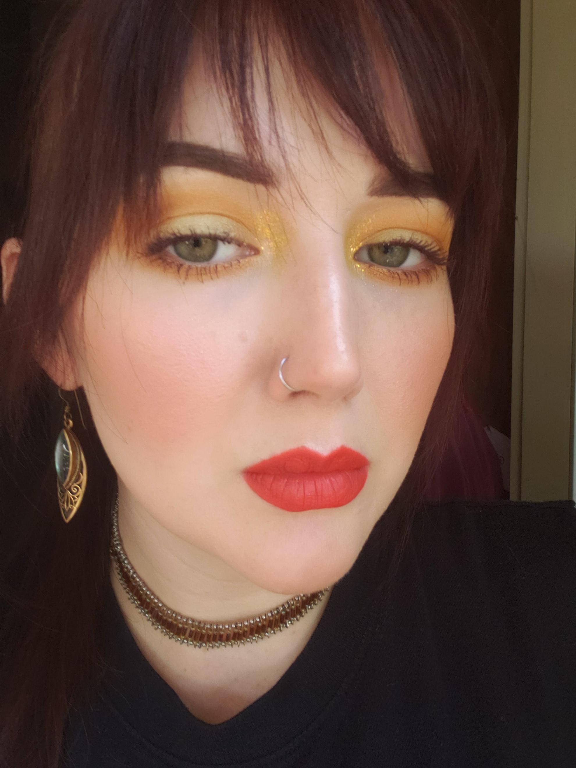 Colourpop eyeshadow, wetnwild lipstick and l'oreal mascara 💛 💛 💛 r