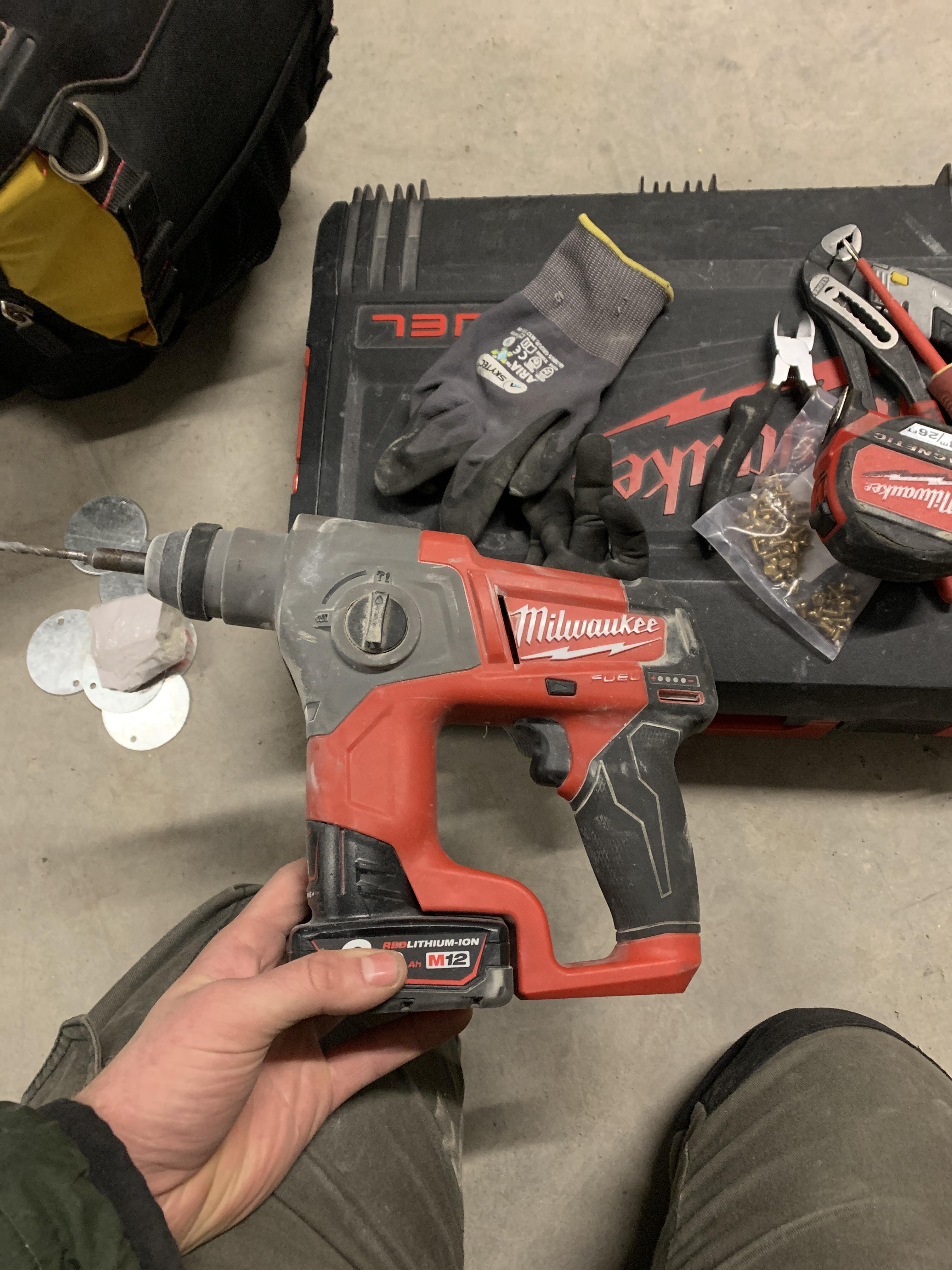 Does M12 sds dust extraction fit m12 the sds? Just says all milwaukee