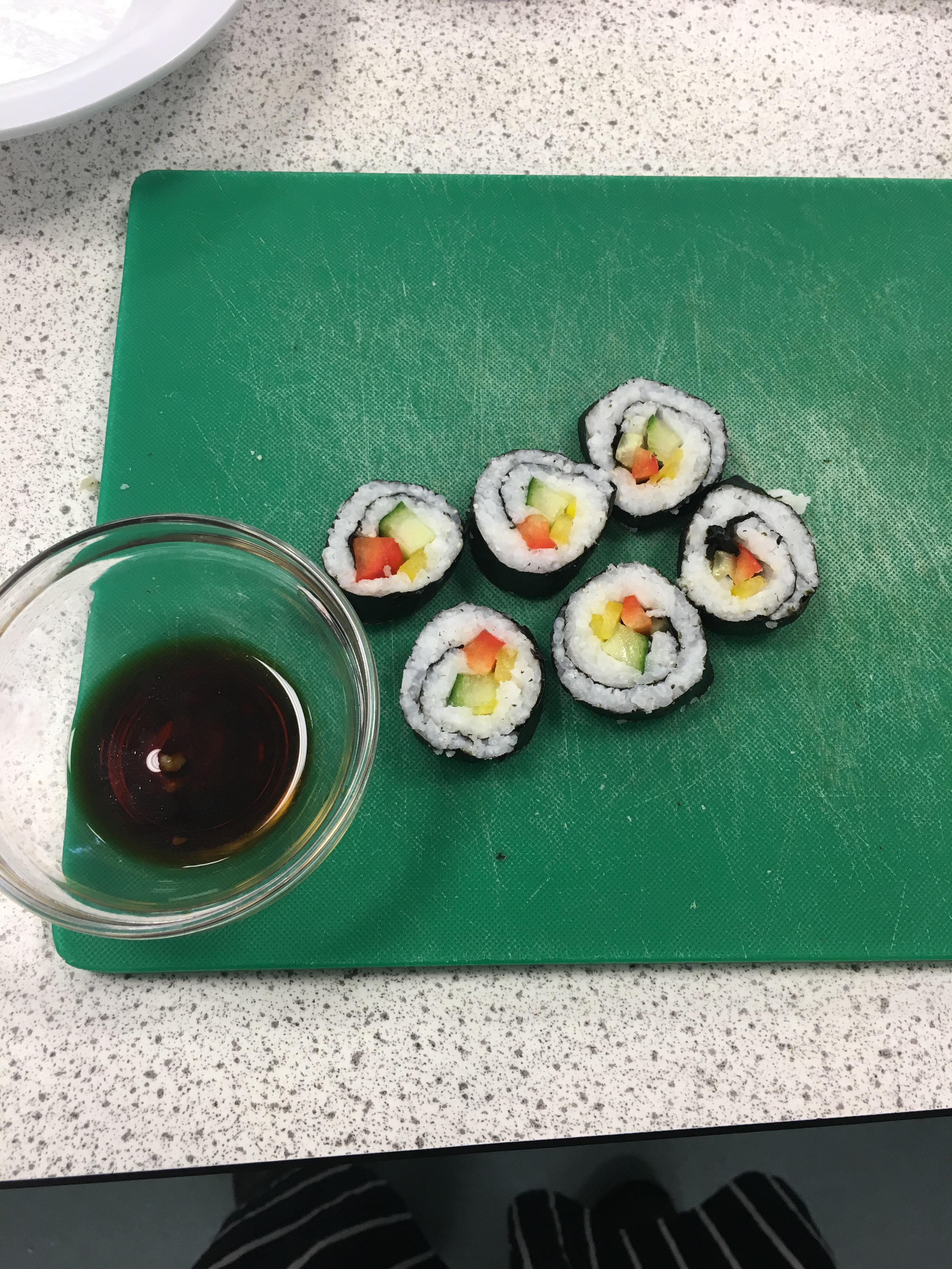 Sushi with soy sauce [homemade] r/food
