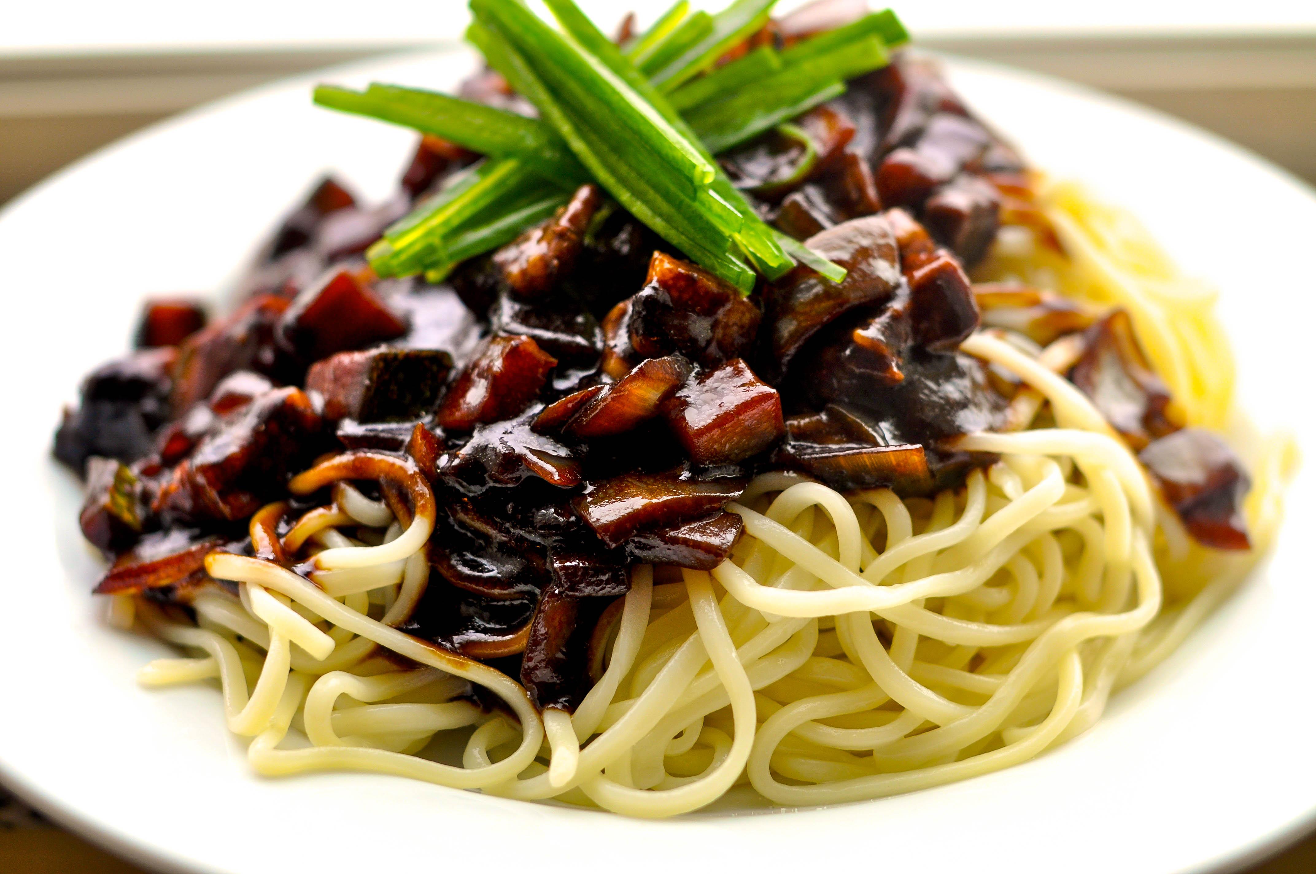 Jjajangmyeon / Noodles With Black Bean Sauce r/KoreanFood