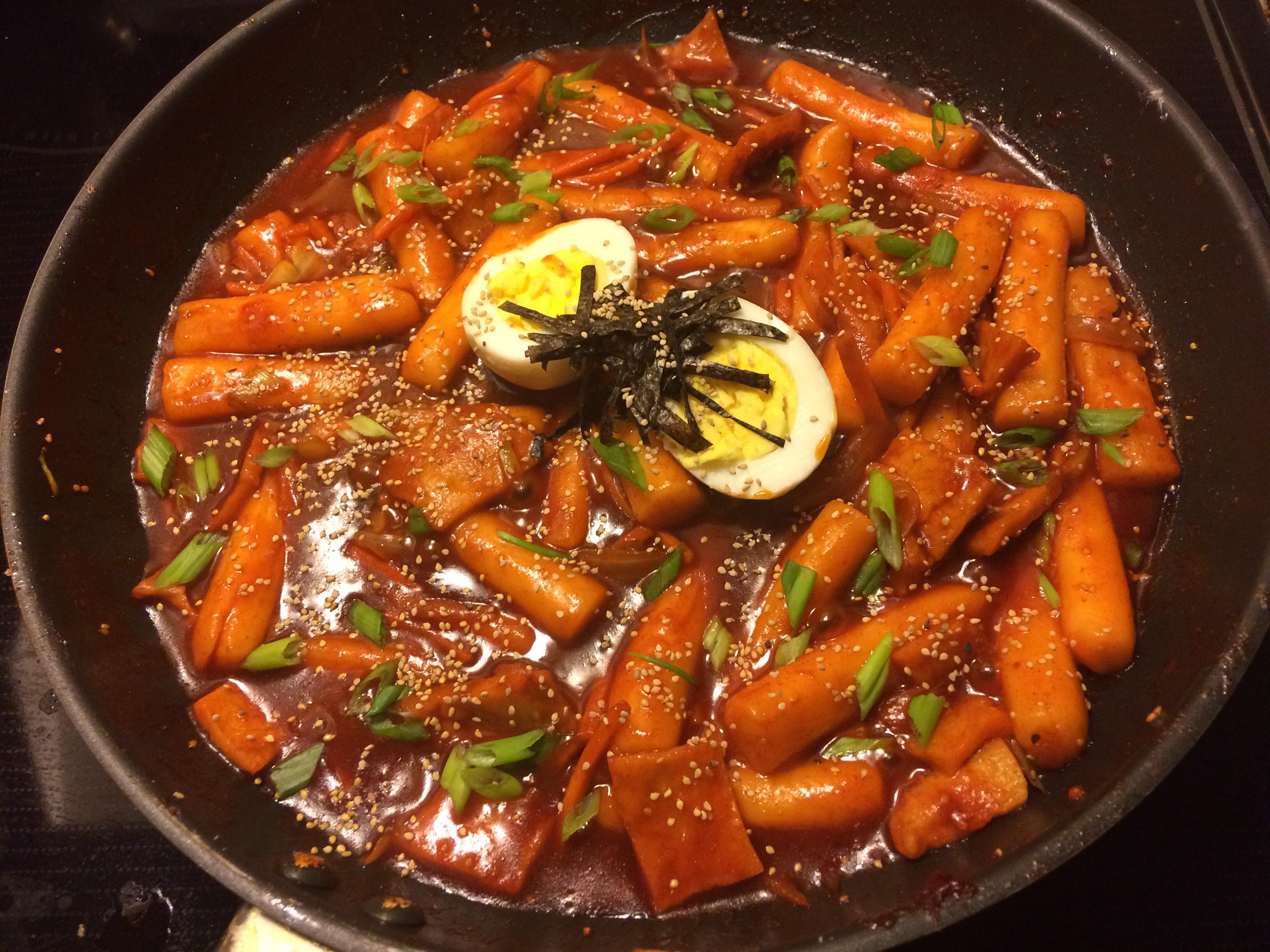 [Homemade] Tteokbokki, or Korean spicy rice cake r/food