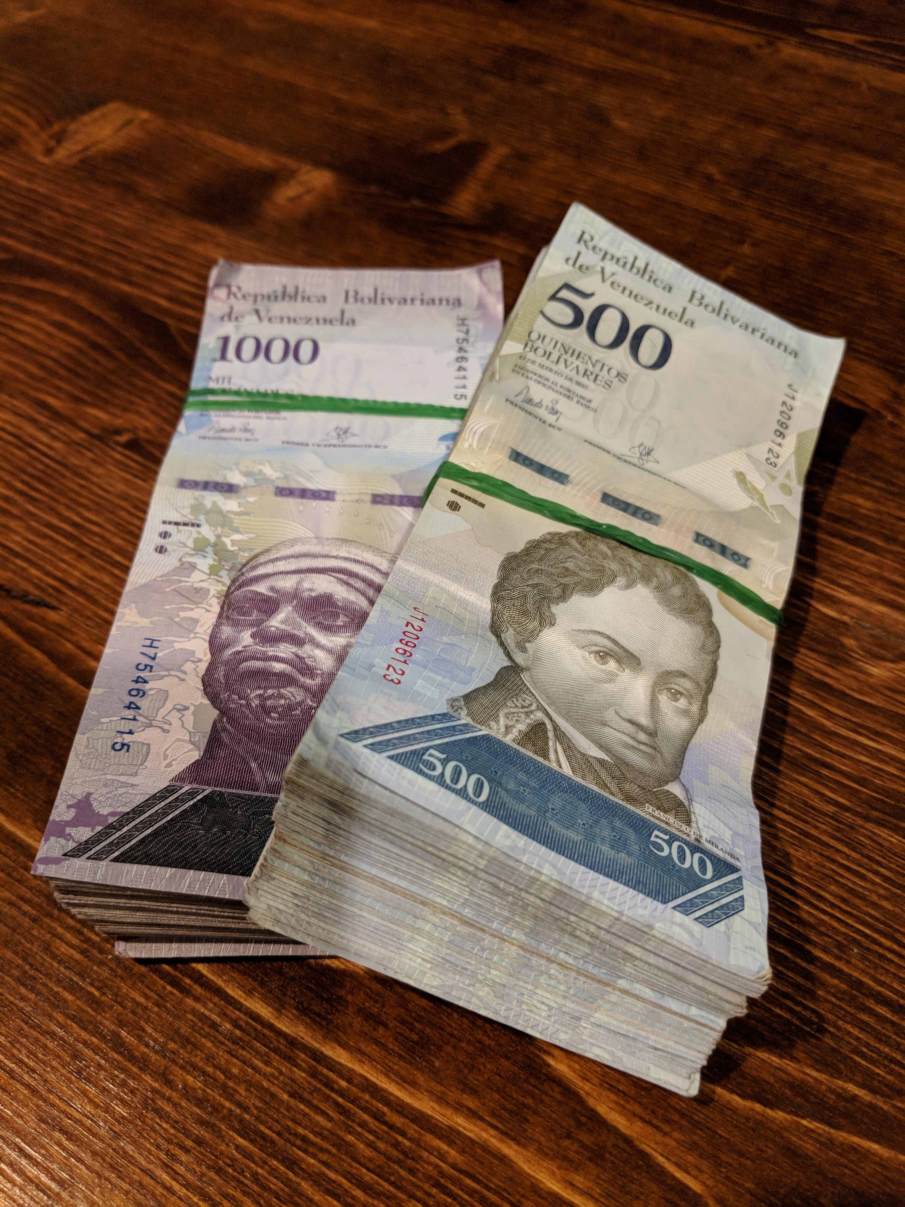 150,000 Venezuelan Bolívar (equivalent to 3 US Dollars) r/pics