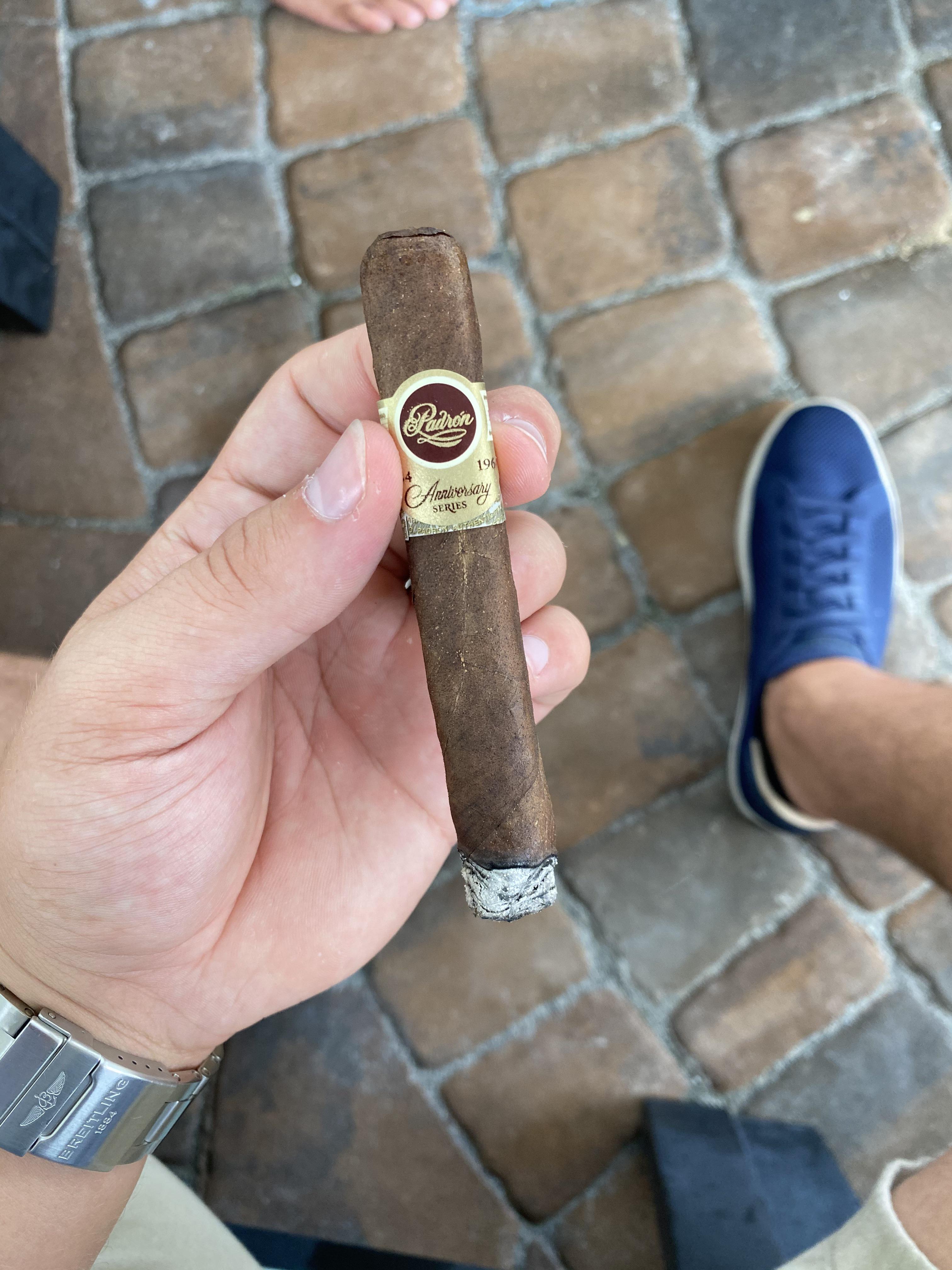 Found this beautiful little gem at the local lounge. Padrón 1964