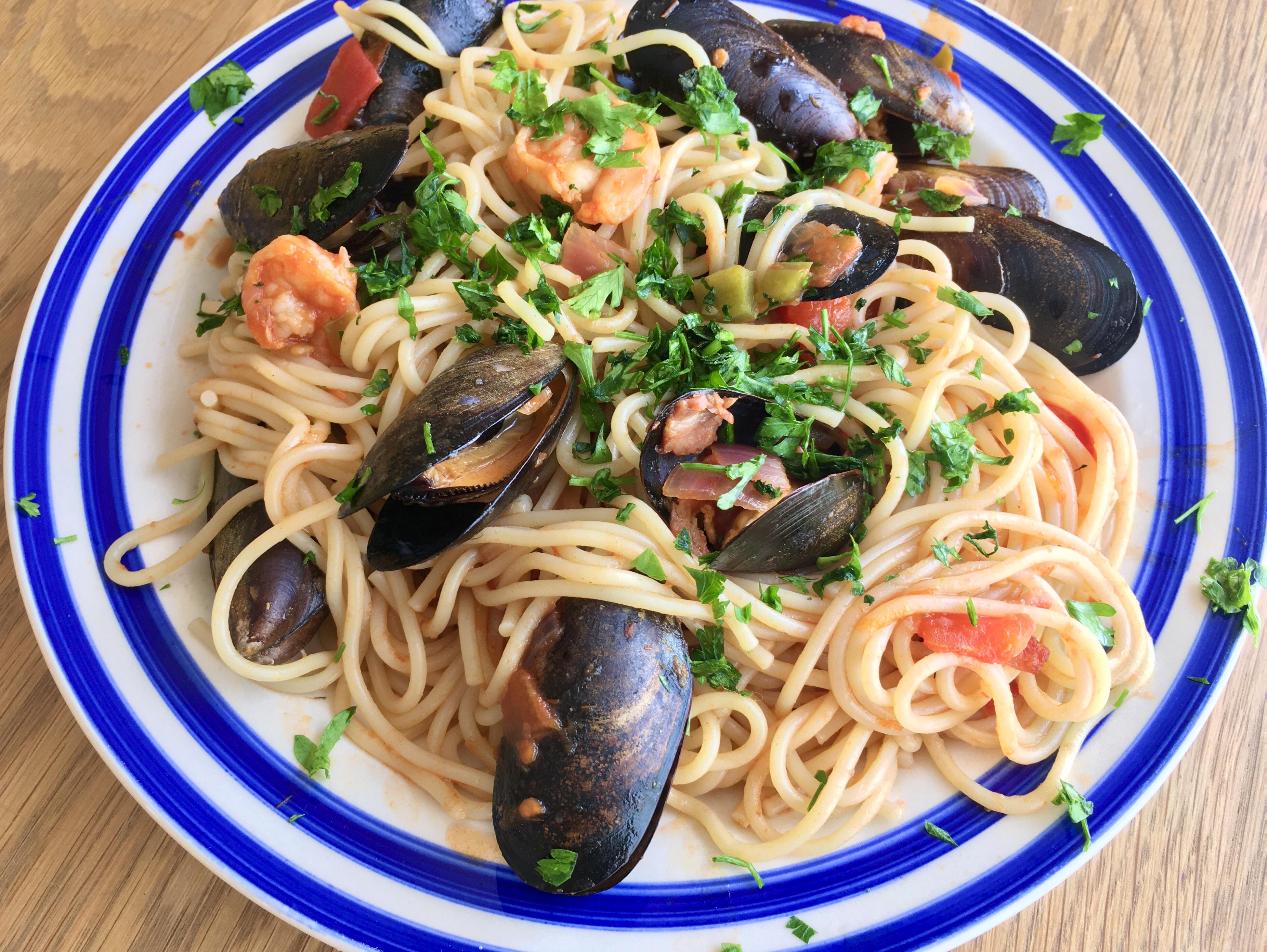 [Homemade] seafood spaghetti with mussels and shrimp r/food